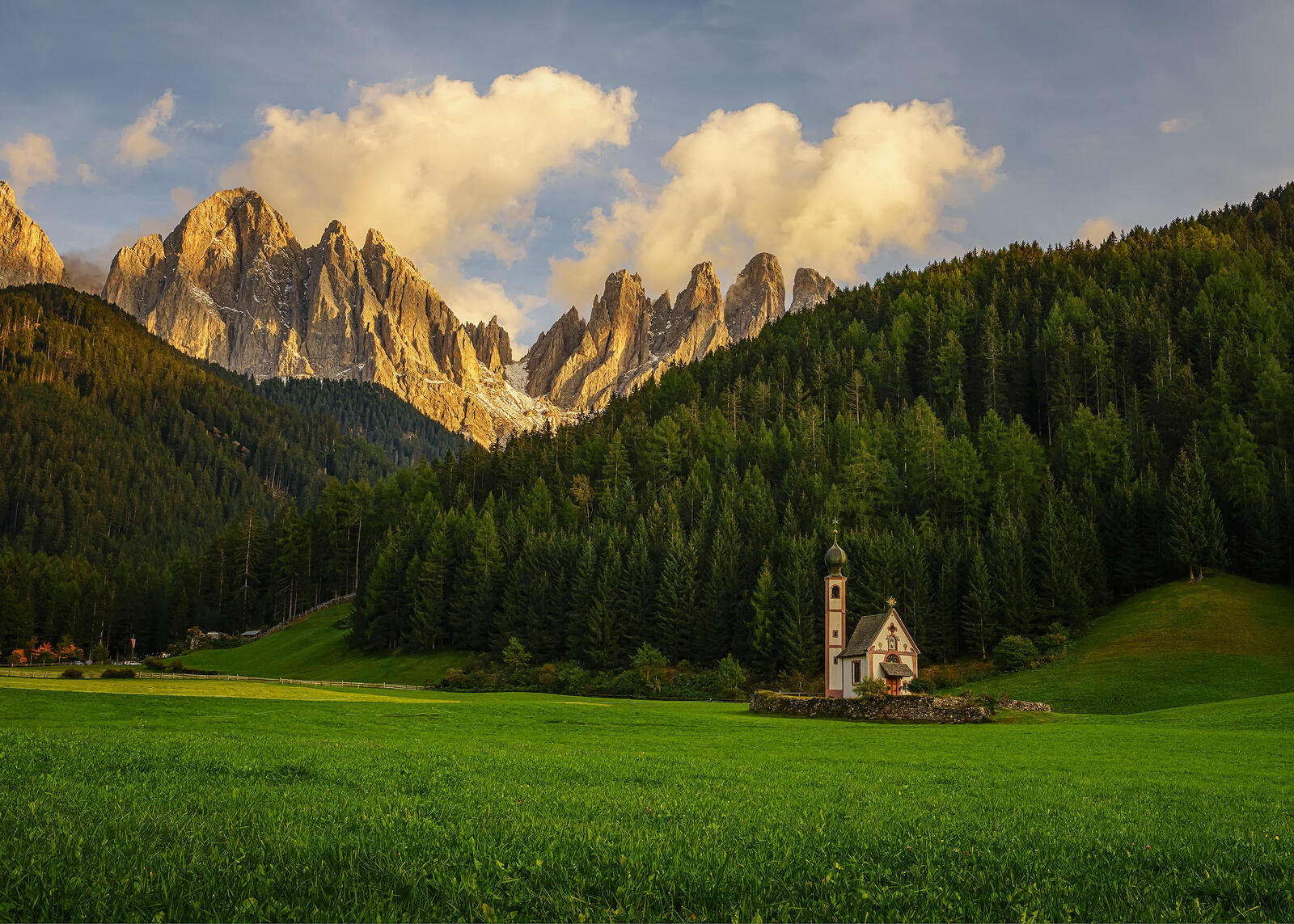 Wallpapers South Tyrol Italy fields on the desktop