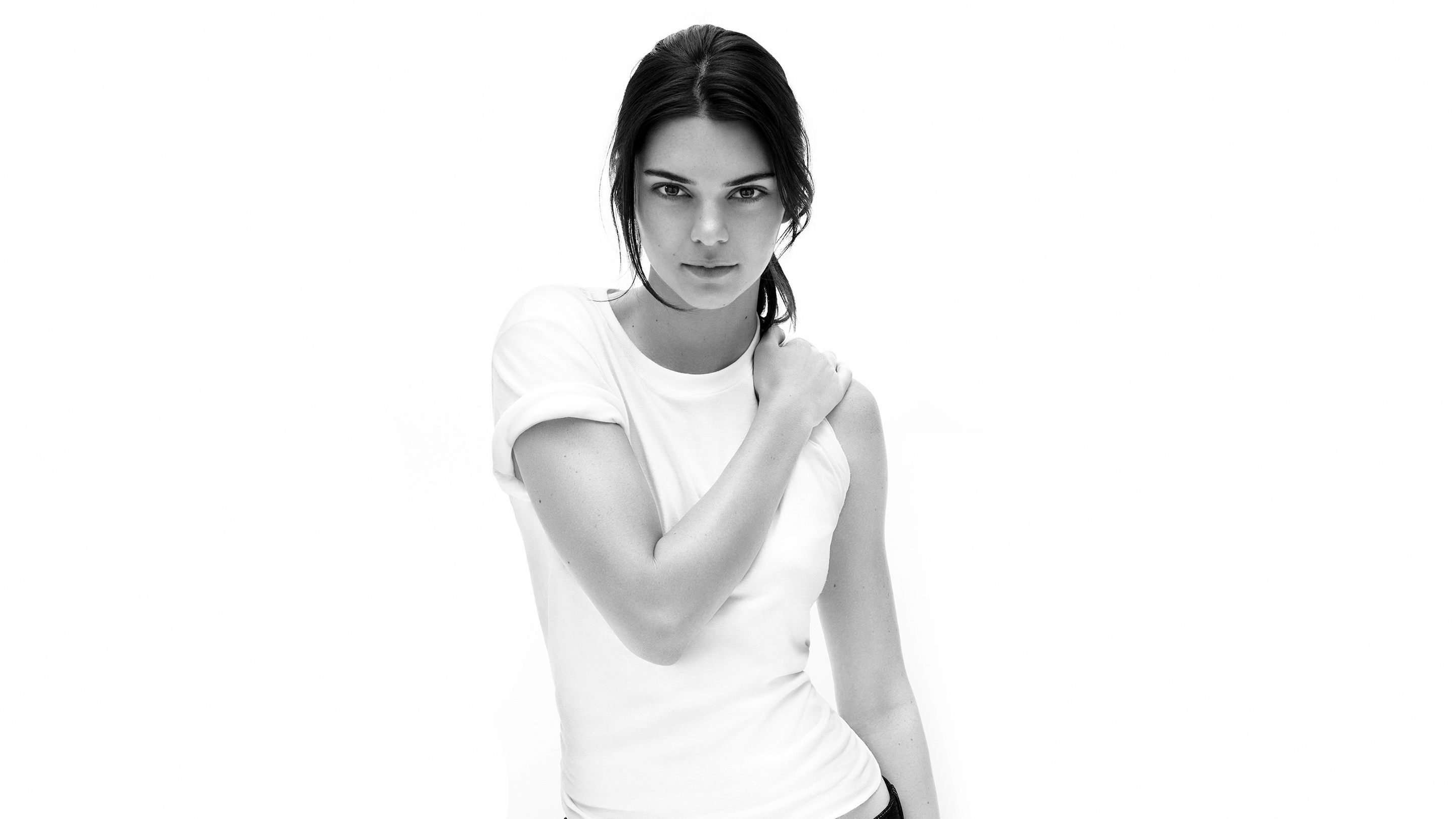 Wallpapers monochrome Kendall Jenner model on the desktop