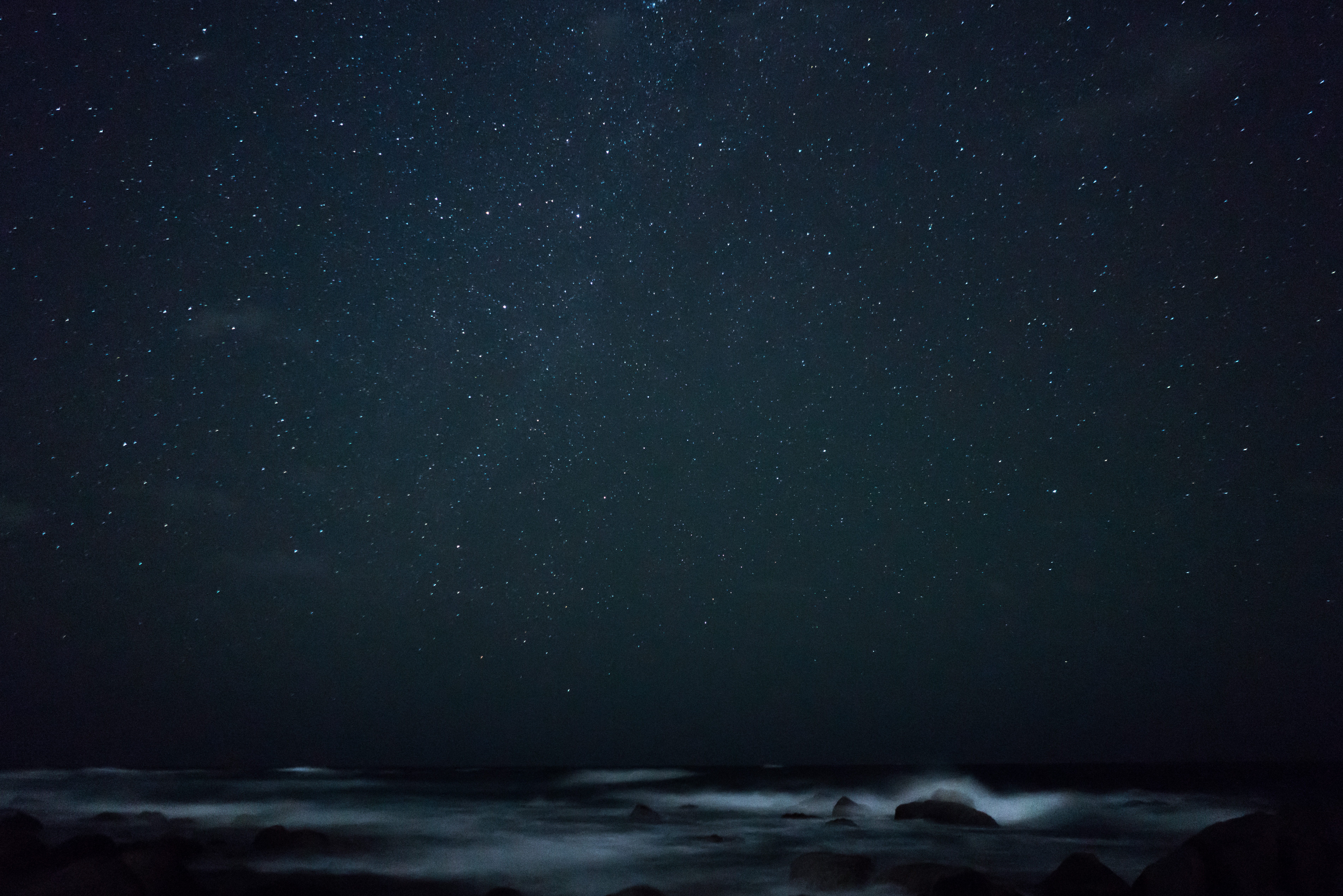 Океан и звездное небо · бесплатное фото
