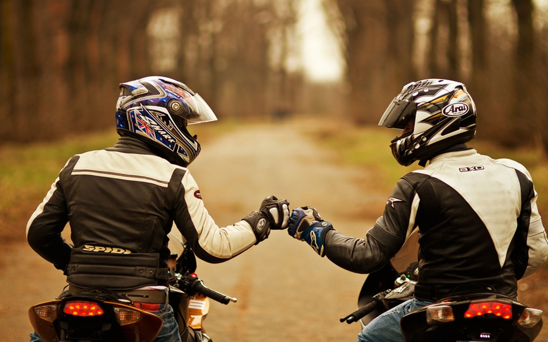 Мотоциклисты друзья