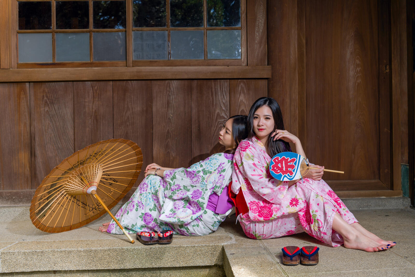 Обои девушки брюнетка кимоно на рабочий стол