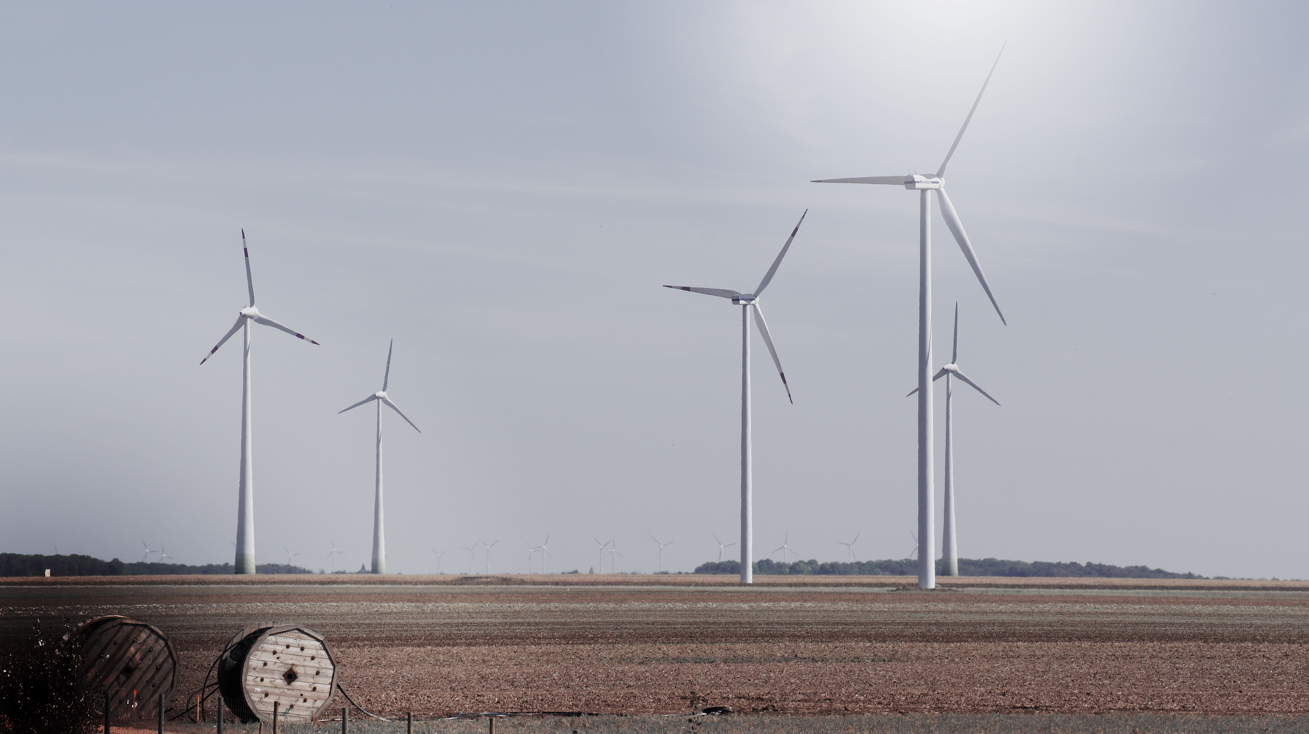 Wallpapers landscapes efficiency wind turbines on the desktop