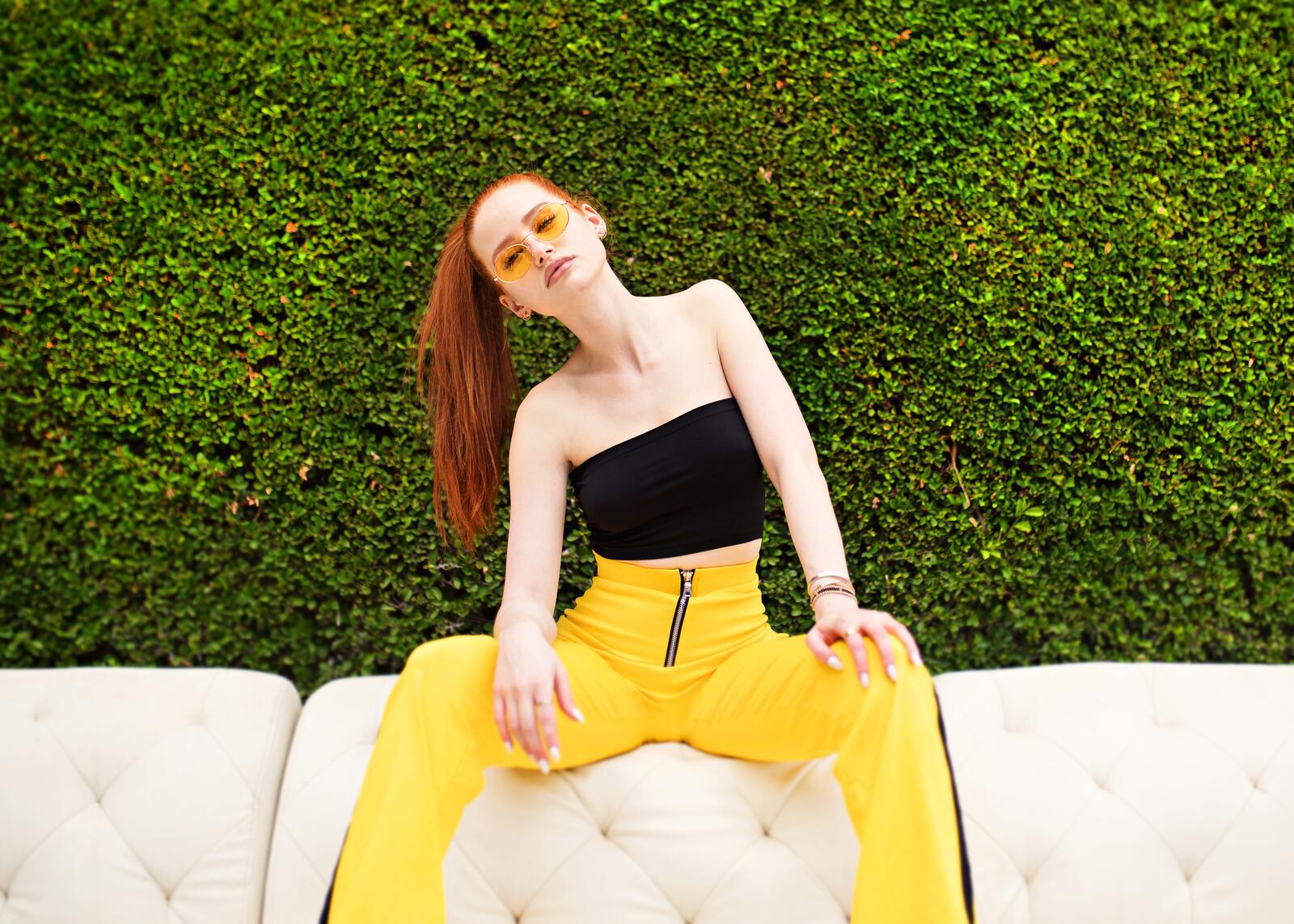 Wallpapers Madelaine Petsch brown-haired sofa on the desktop