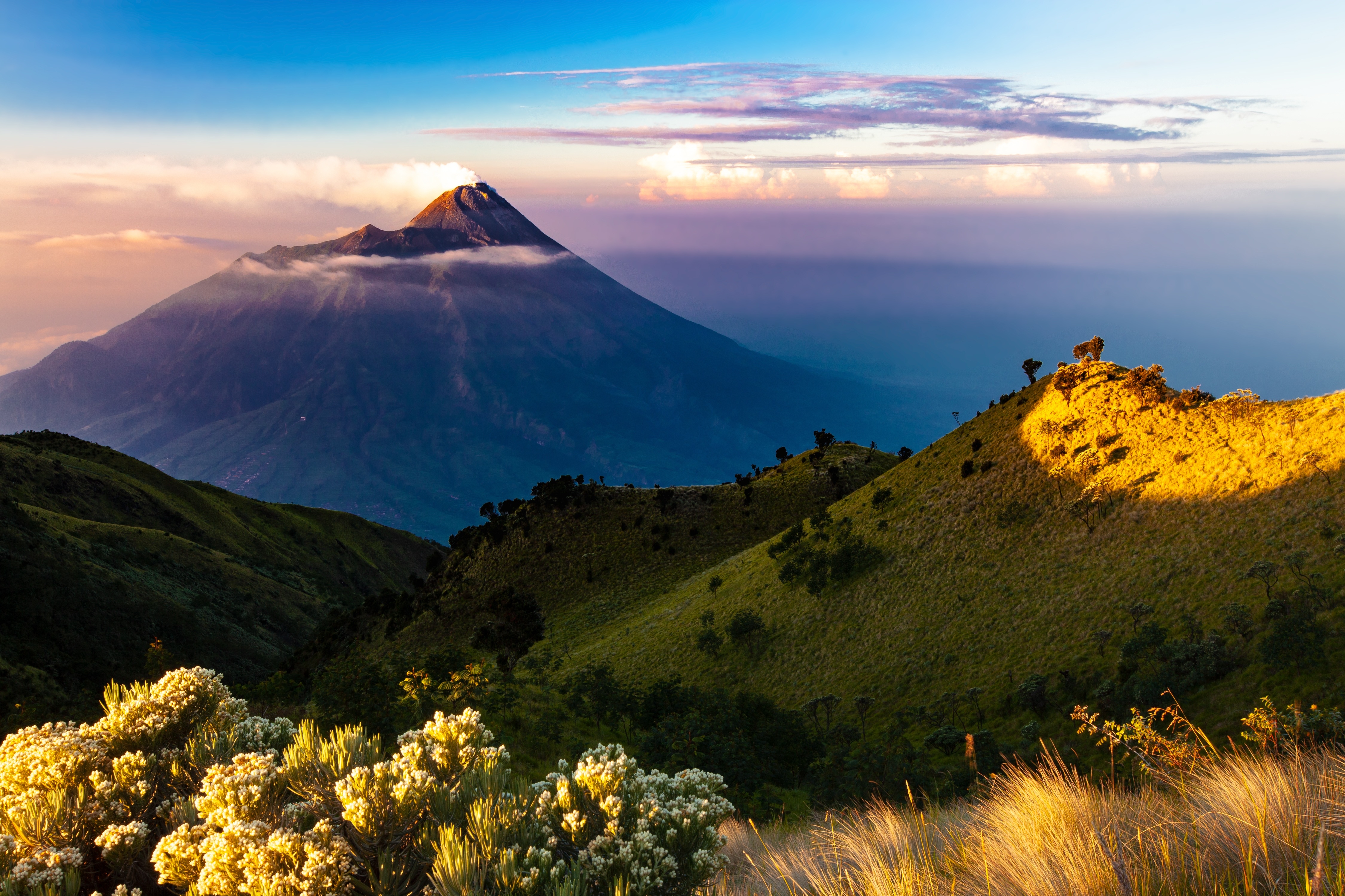 桌面上的壁纸印度尼西亚 山区 火山