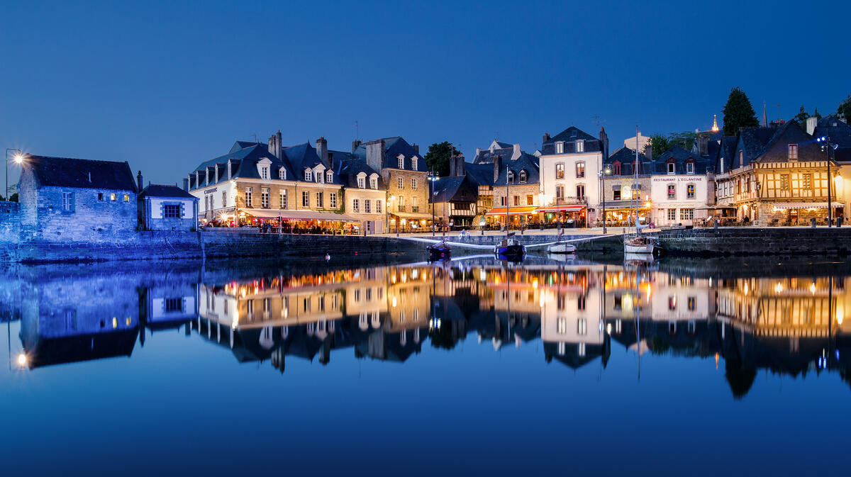 Красивый порт во Франции