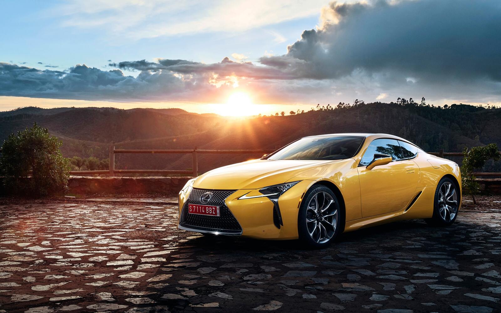 Wallpapers lexus lc500 yellow side view on the desktop