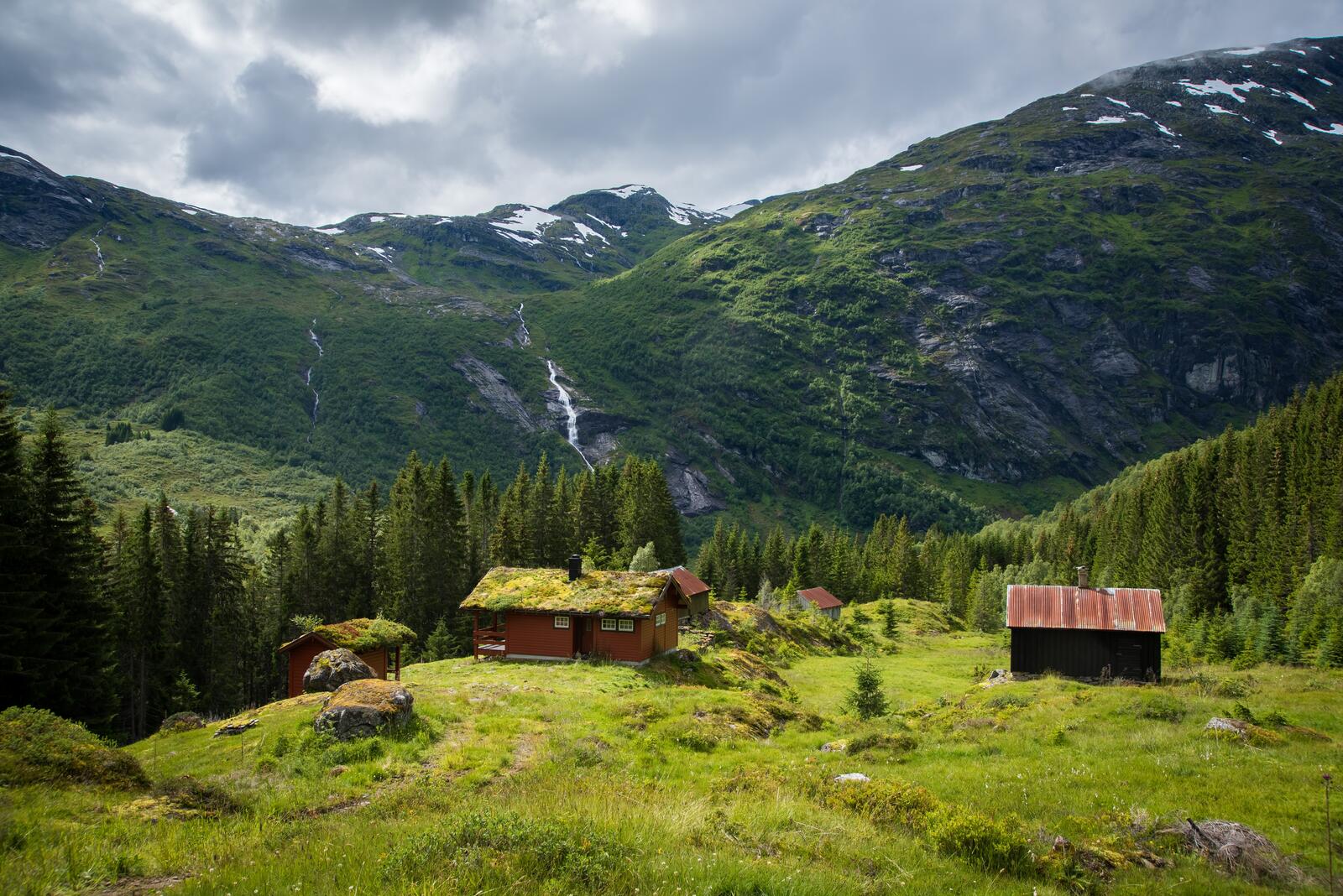 Бесплатное фото Старинный домик в горах Альпы
