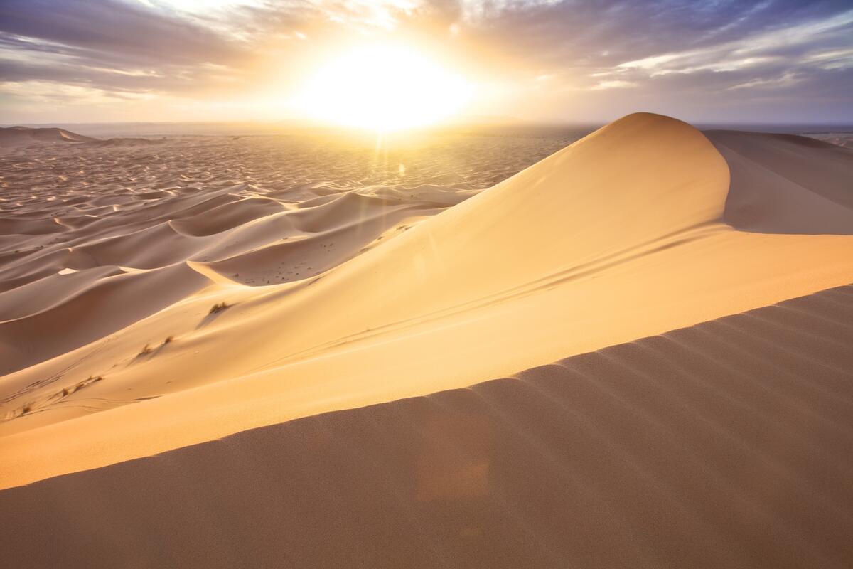Песчаные дюны в солнечную погоду