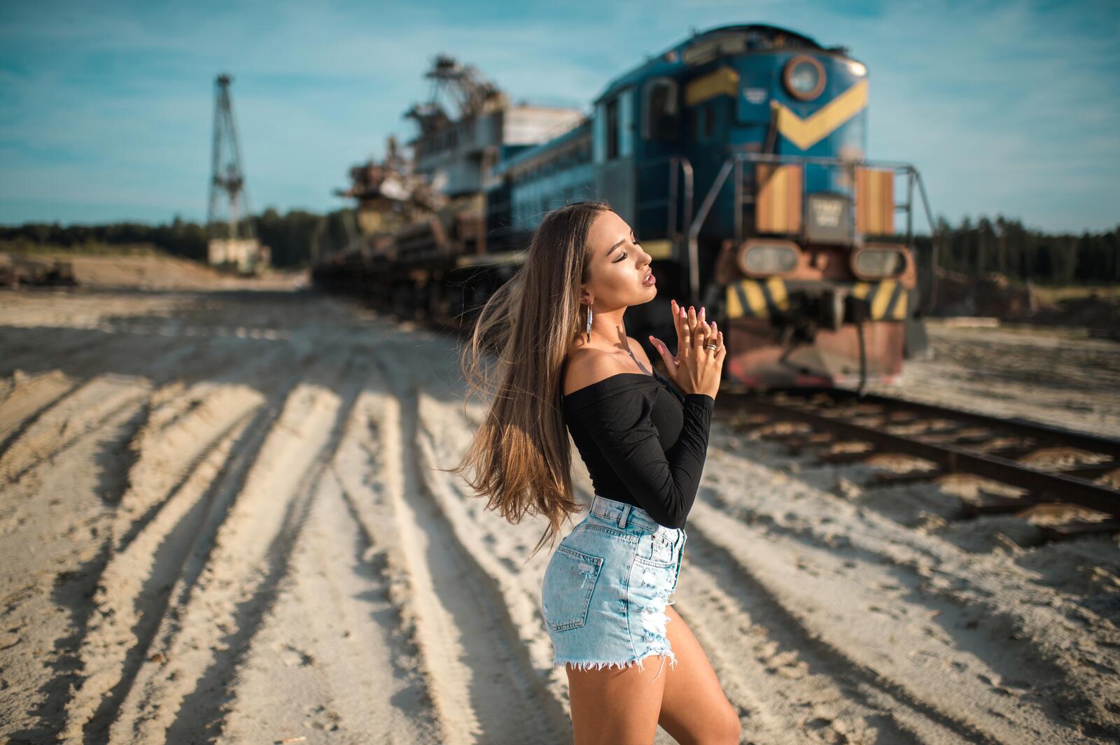 Wallpapers girls brown haired trains on the desktop