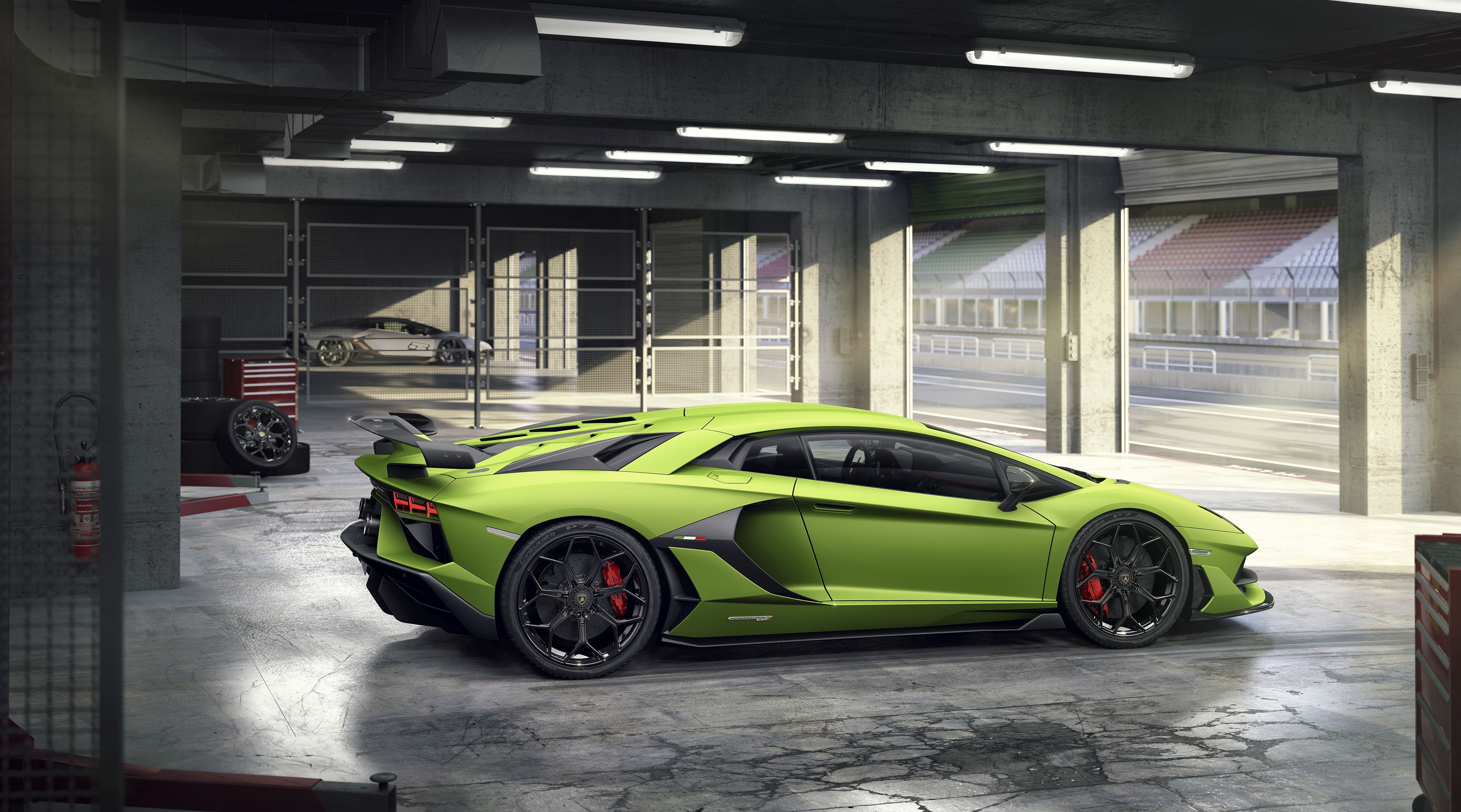 Обои Lamborghini Aventador SVJ зелёные суперкары вид сбоку на рабочий стол