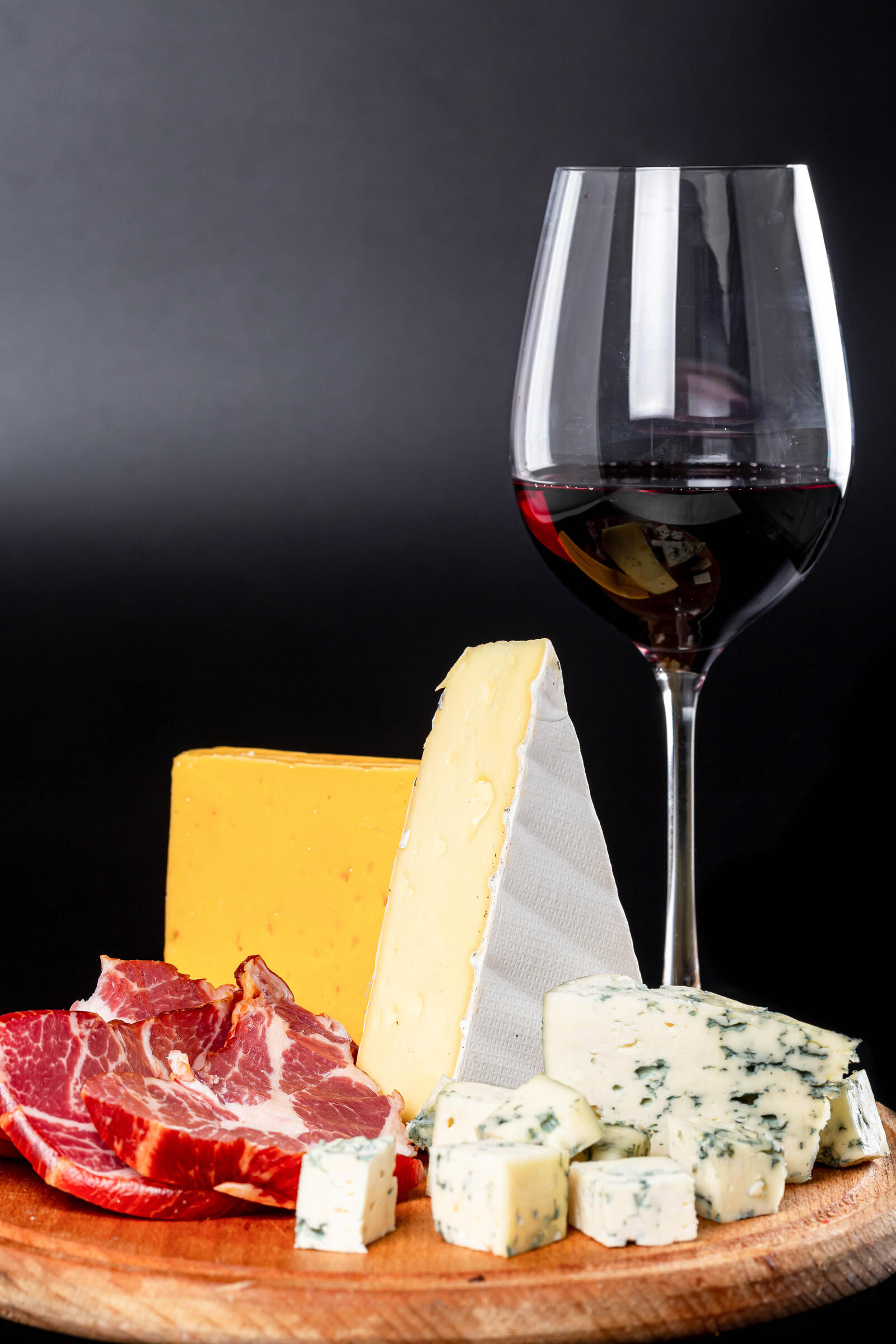 Обои сыр вино разделорезая доска на рабочий стол