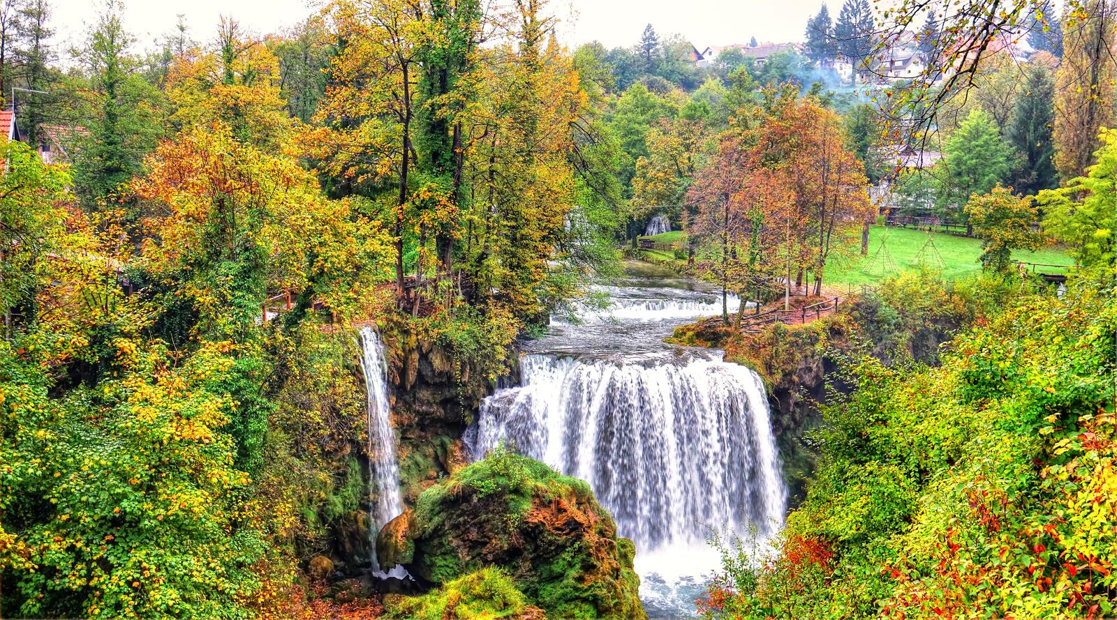 Обои Плитвицкие озера водопад Хорватский национальный парк на рабочий стол