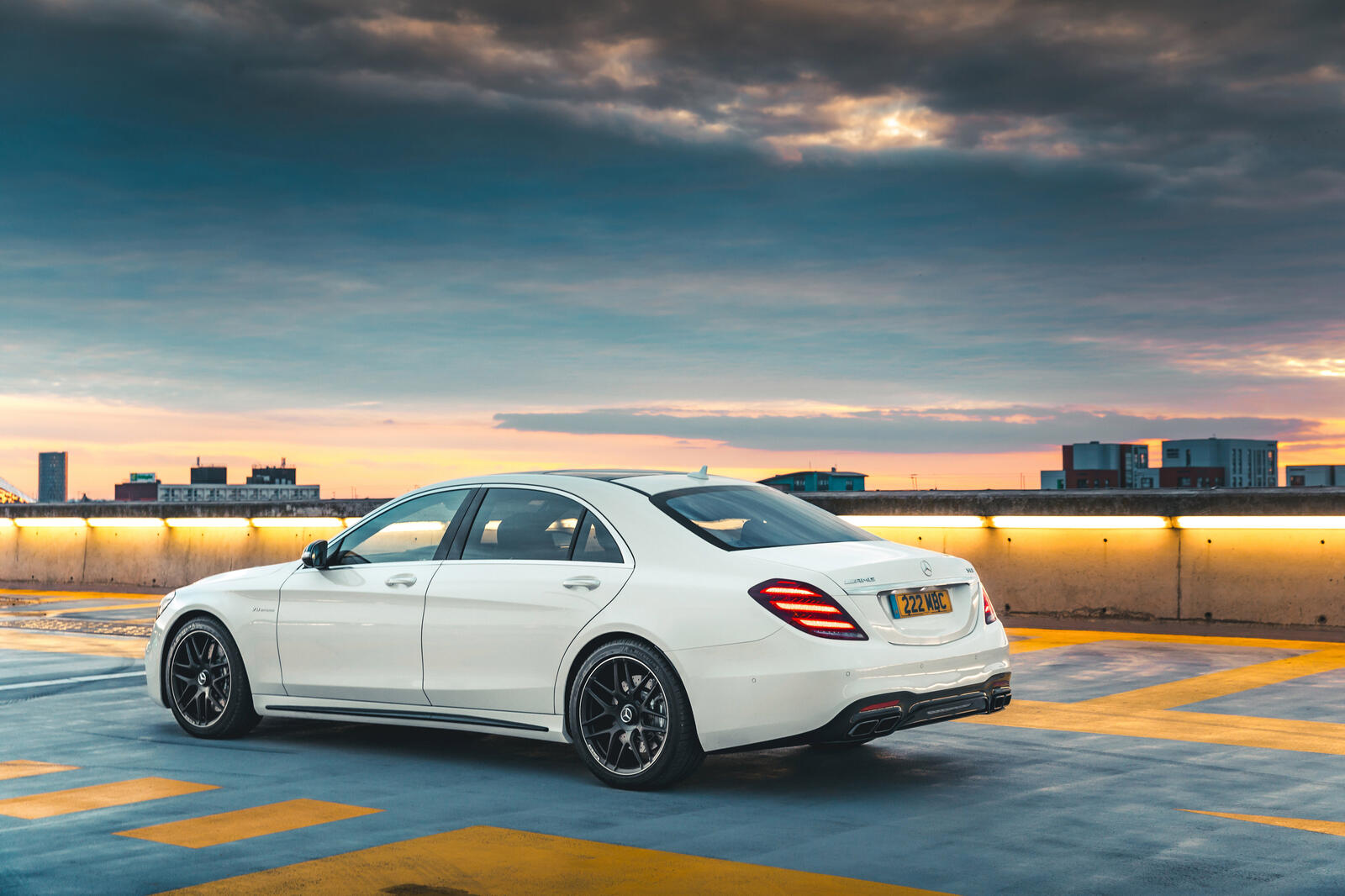 Free photo Mercedes S Class 2018 in white