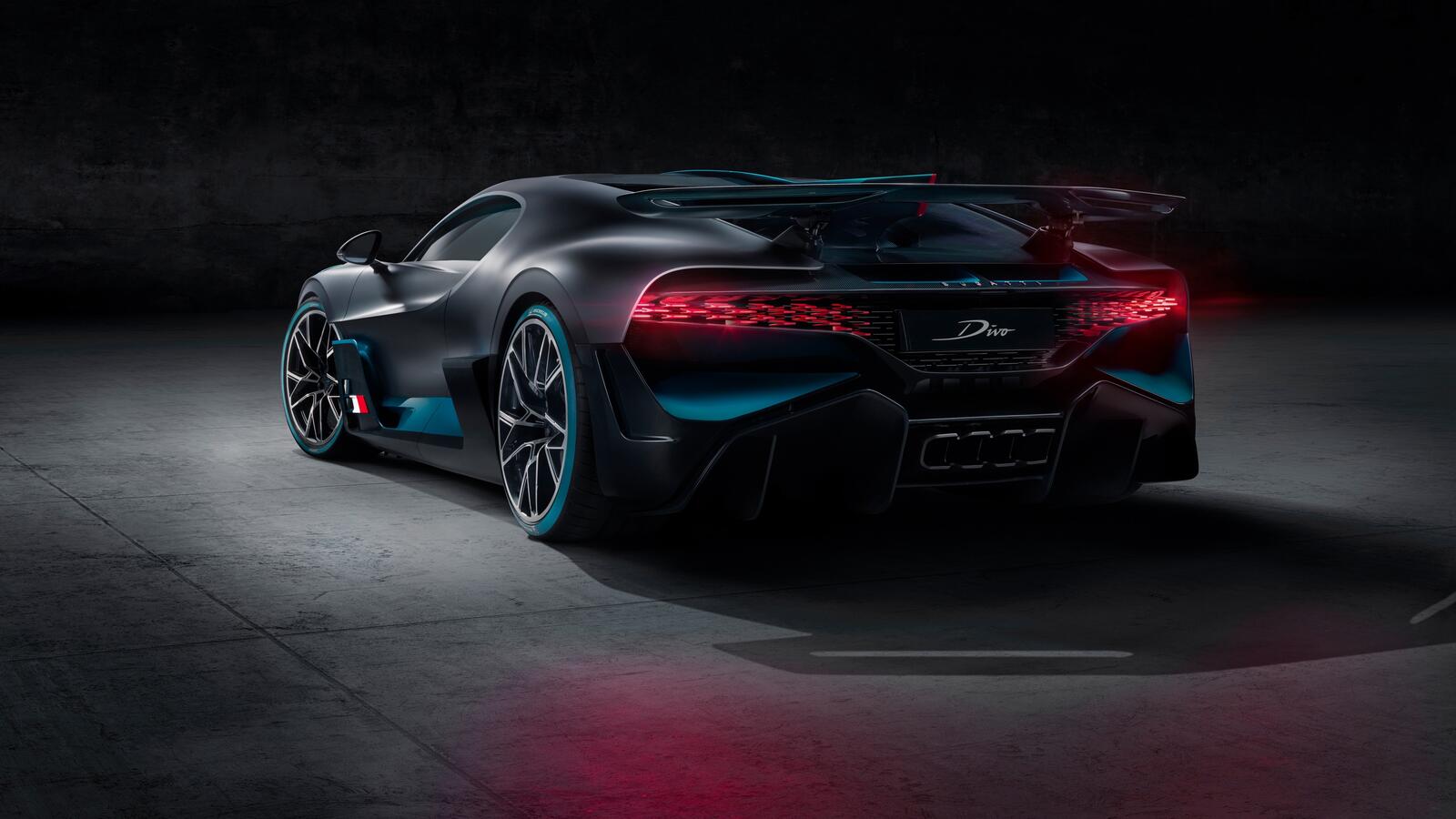 Wallpapers supercars view from behind bugatti divo 2019 on the desktop