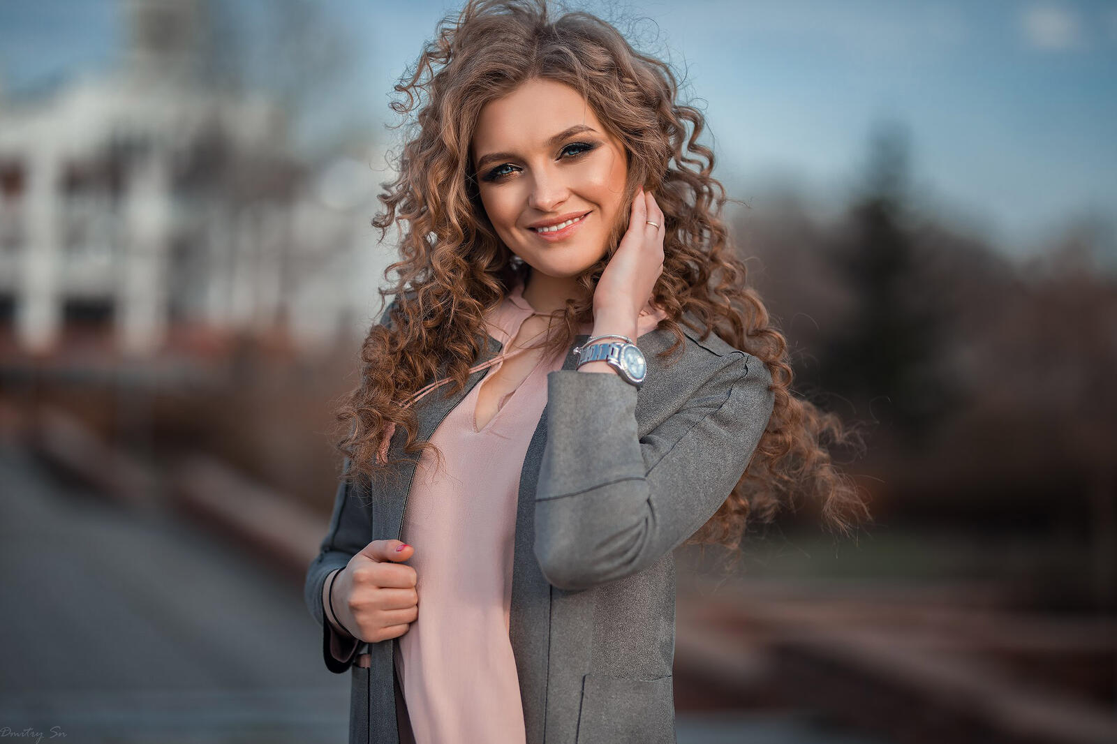 Wallpapers girls fashion model curly hair on the desktop