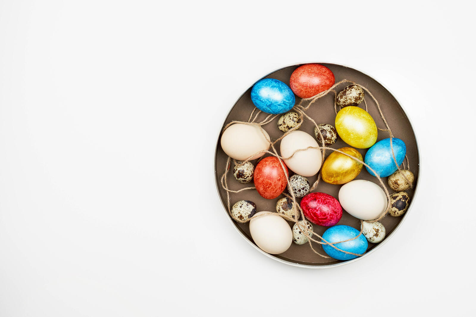 桌面上的壁纸复活节 多色 蛋类