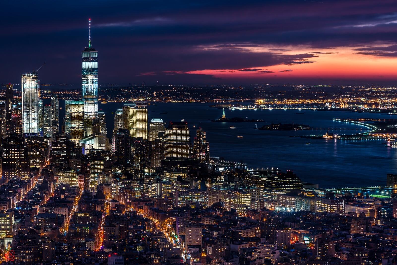 Бесплатное фото Нью-Йорк ночью с высоты птичьего полета