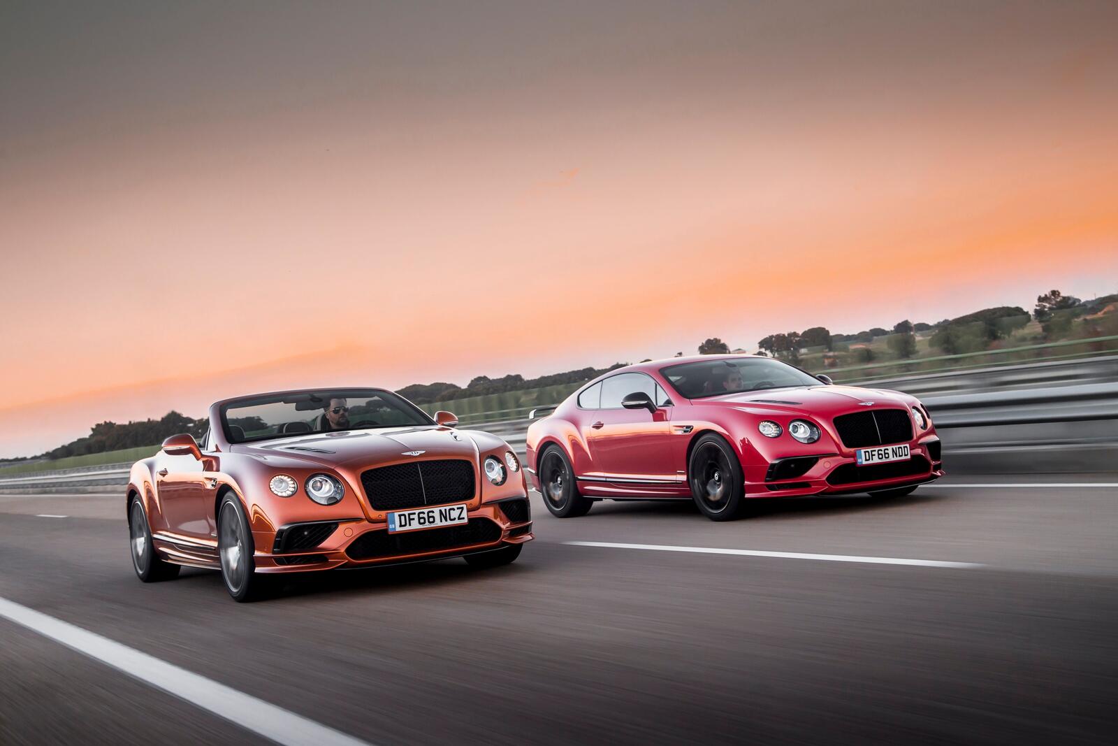 Wallpapers Bentley Continental Supersports view from front in move on the desktop