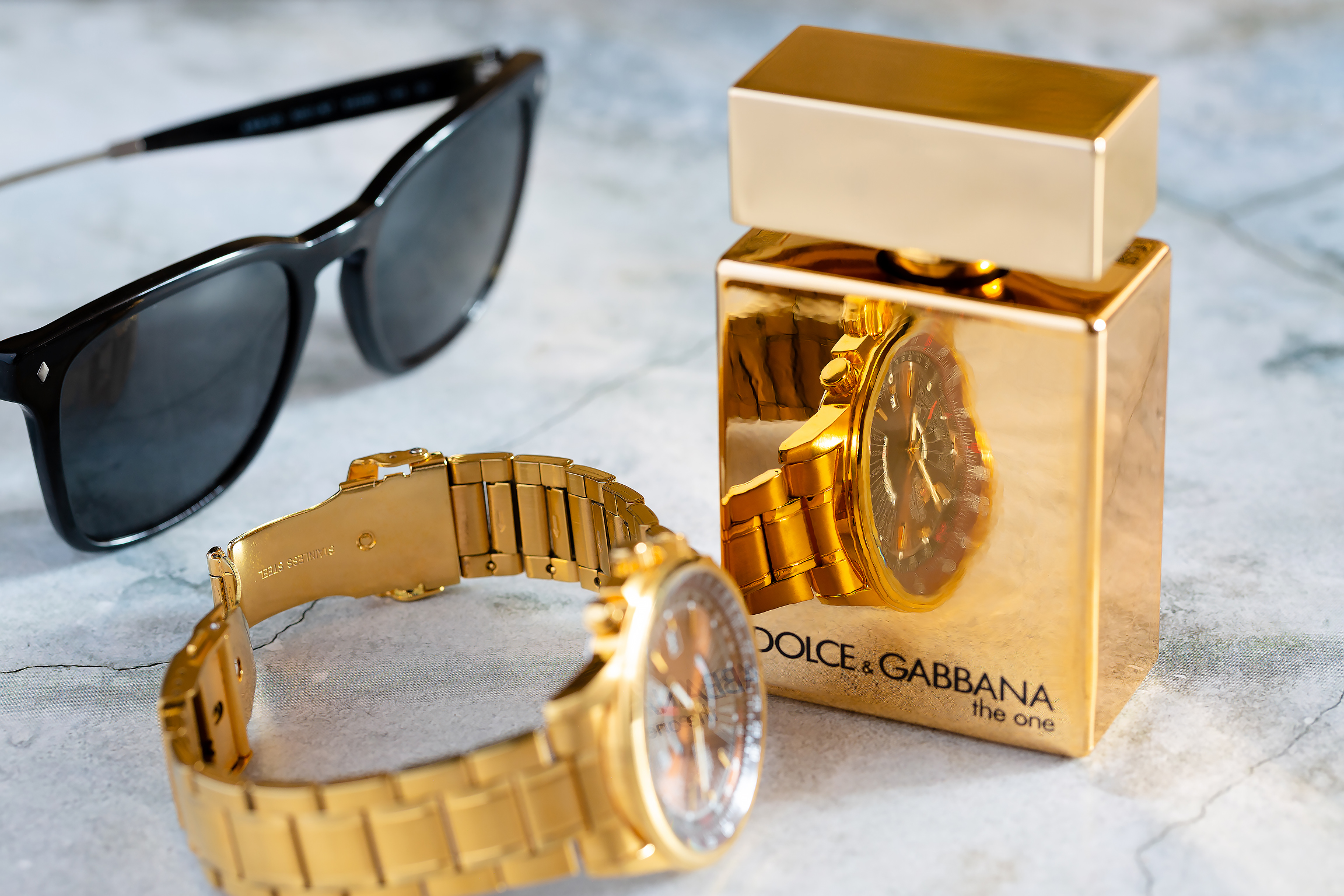 Часы и флакон мужского парфюма Dolce & Gabbana