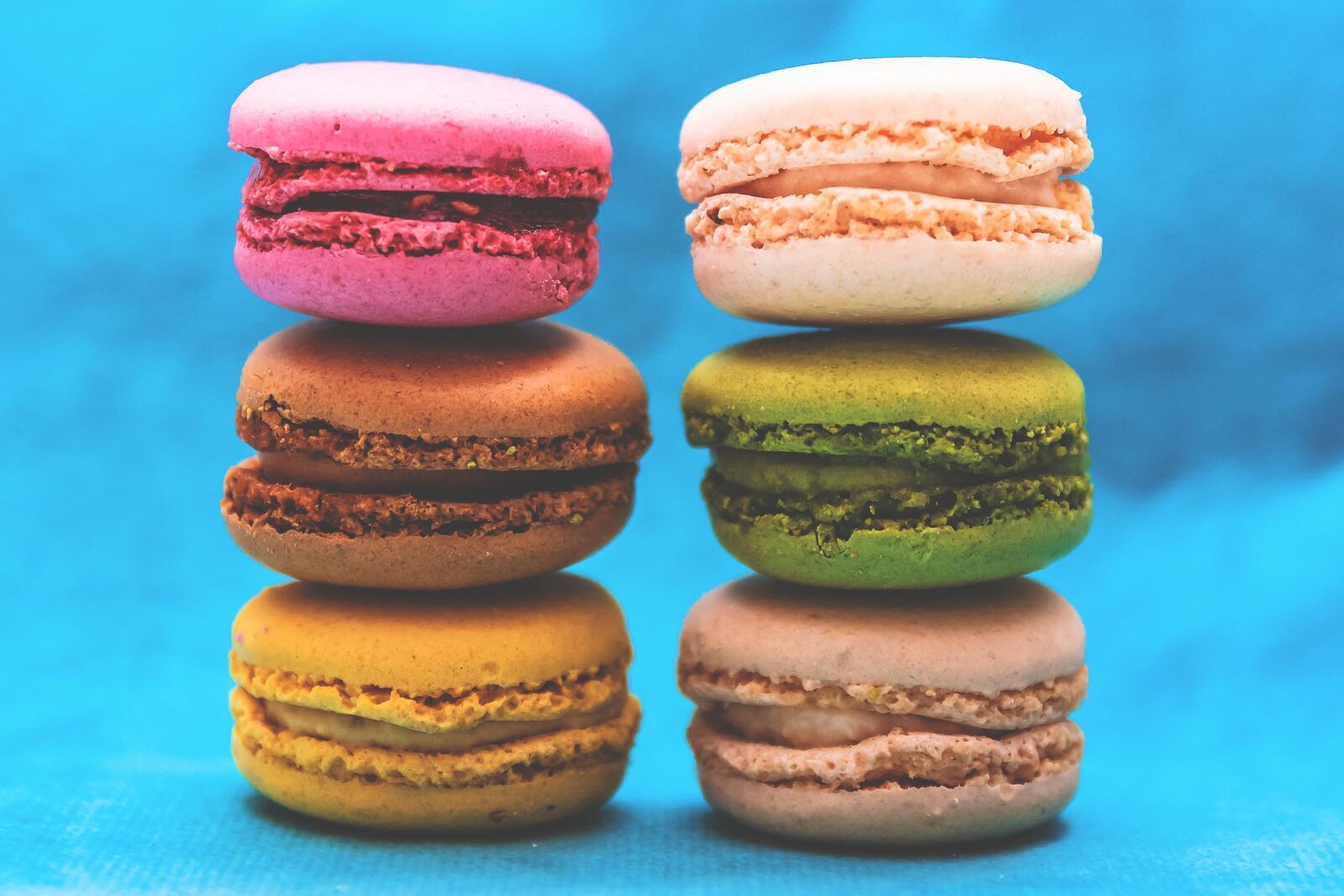 Free photo Colored macarons with buttercream