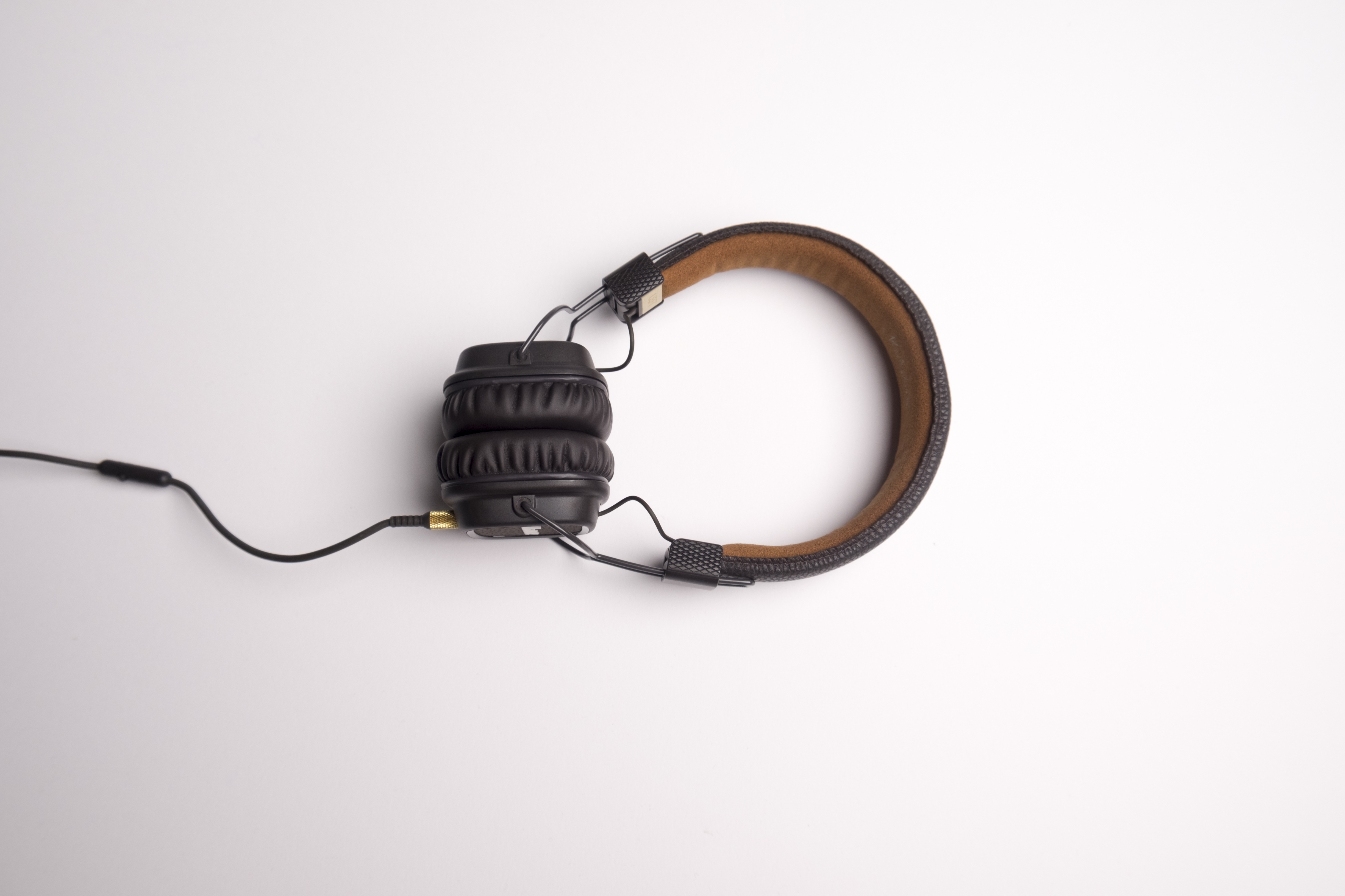 Free photo Headphones on a white background