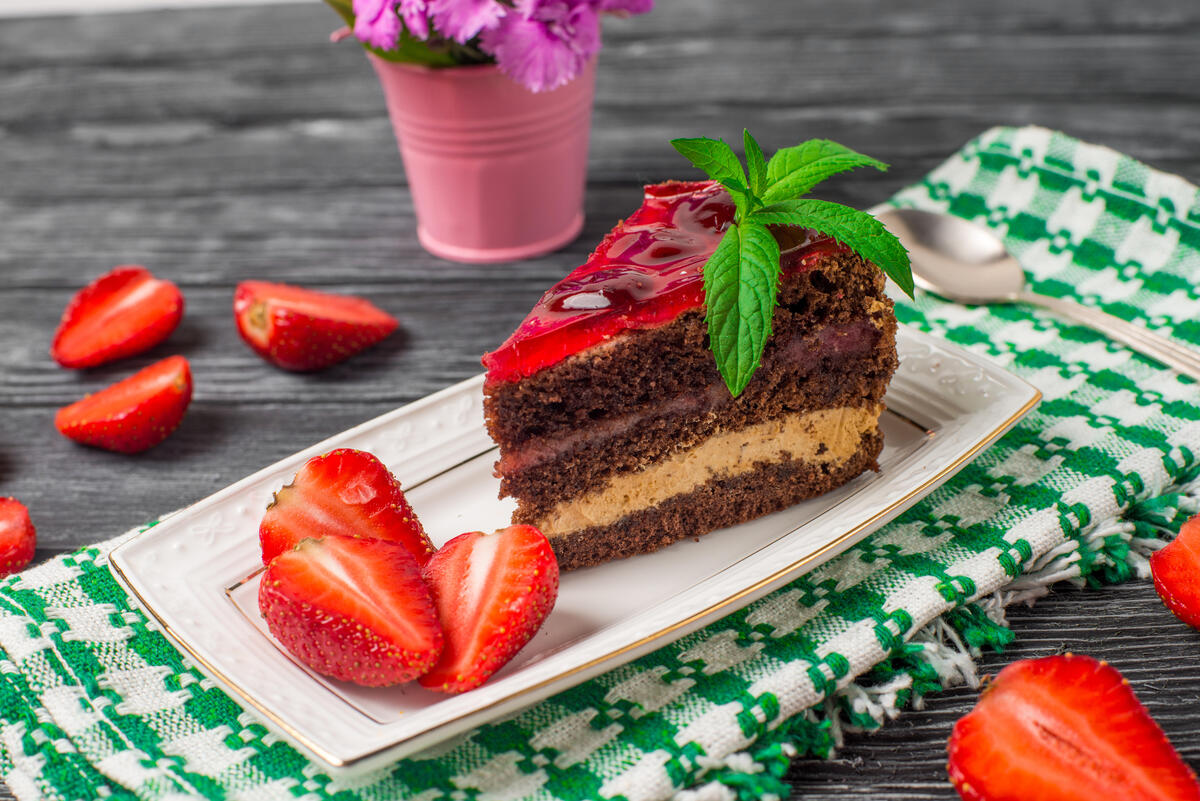 Beautiful pictures of cake, strawberry for free