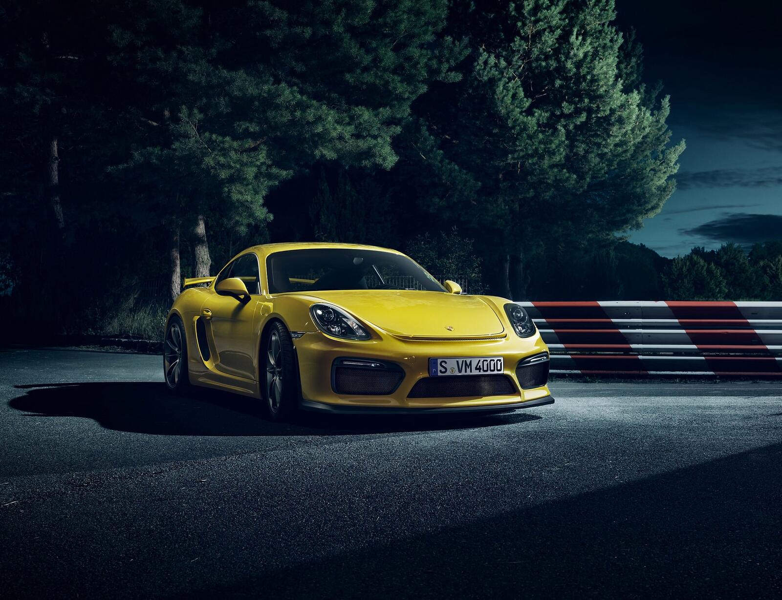 Обои Porsche Caiman желтый суперкары на рабочий стол