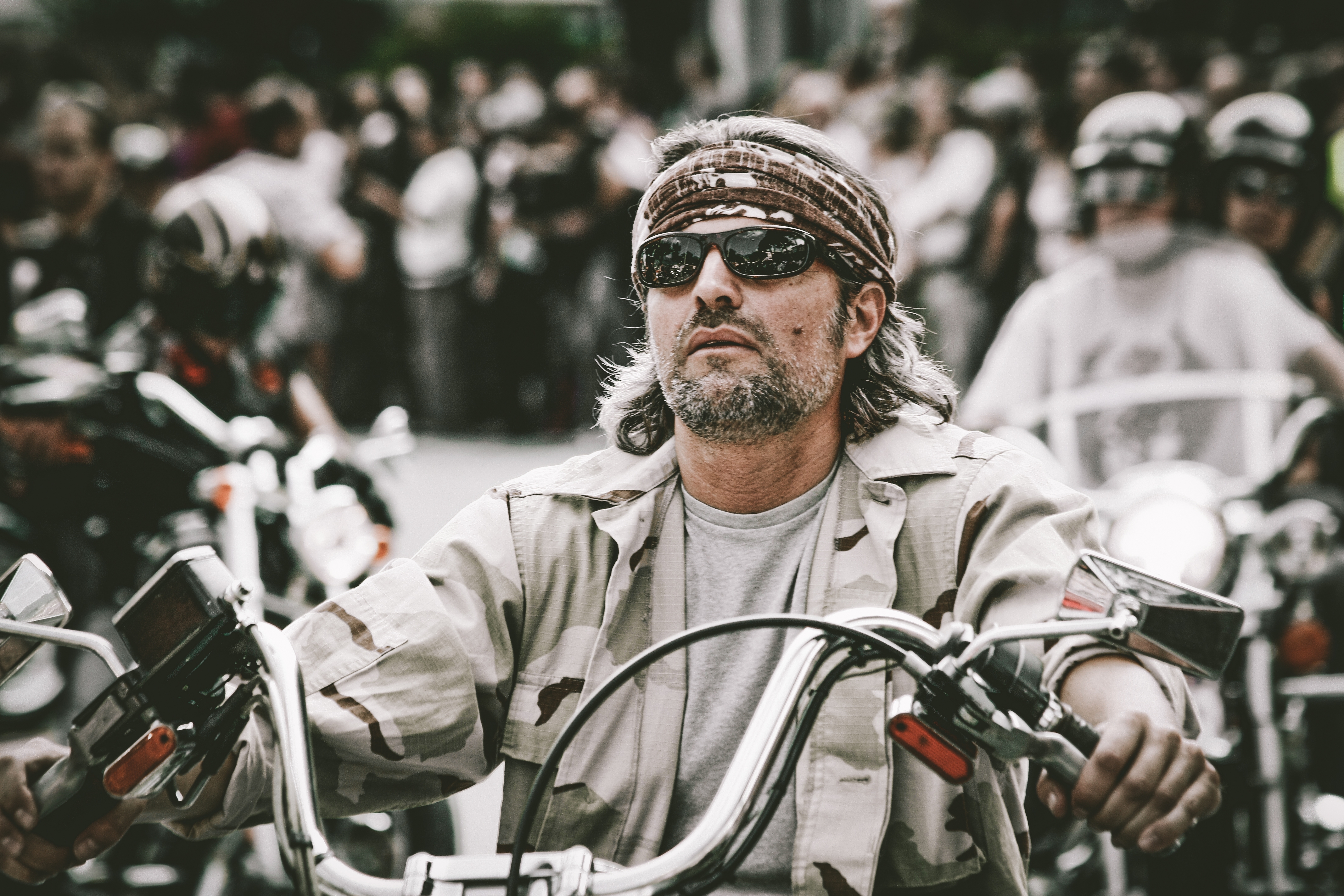 Фото бесплатно бандана, мотоцикл, мужчина