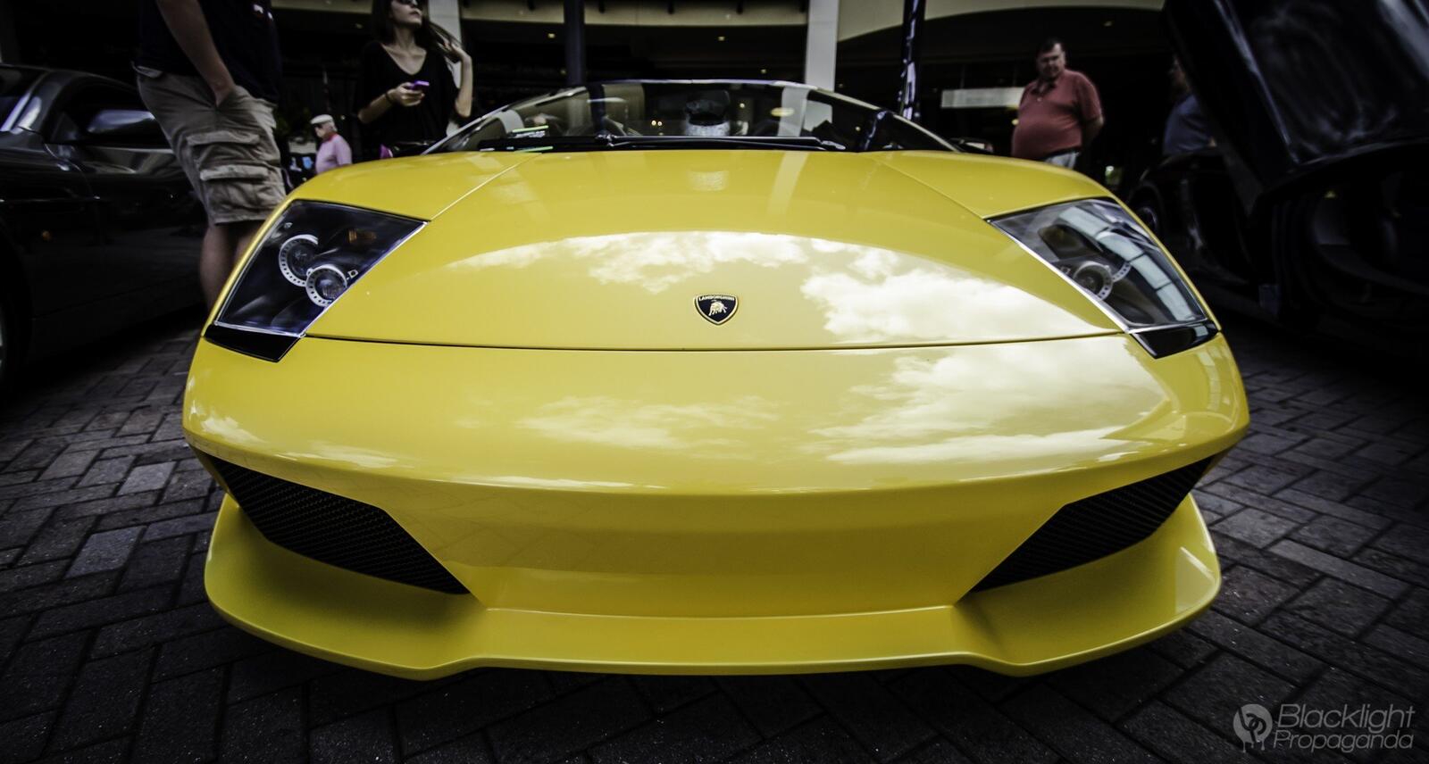 Бесплатное фото Lamborghini Murcielago желтого цвета
