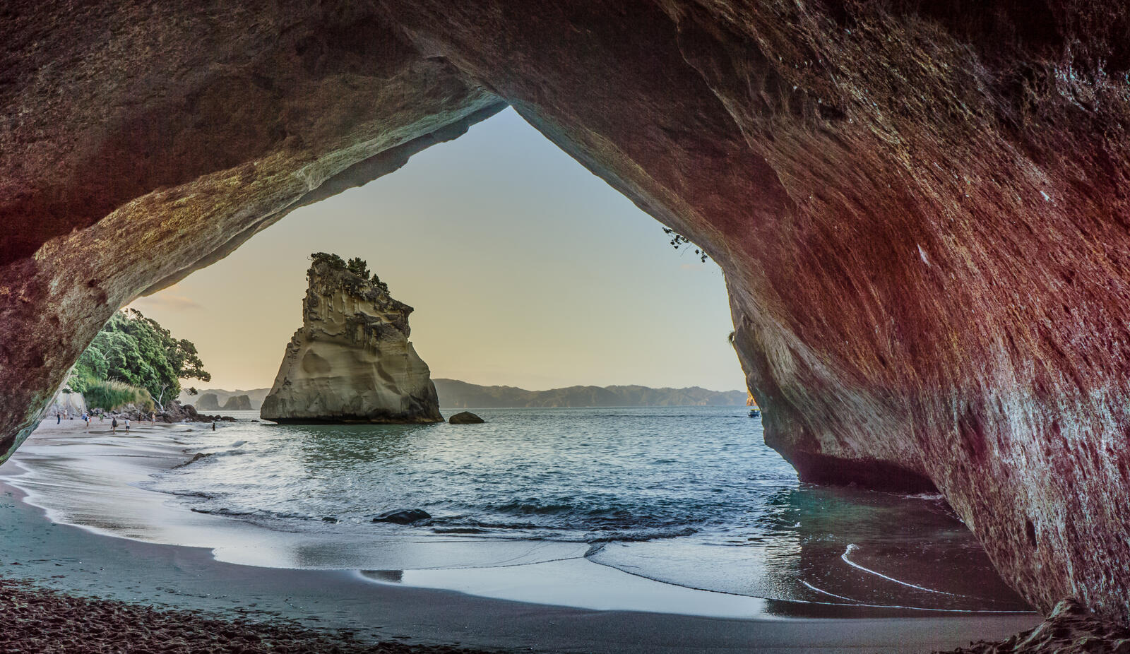 Wallpapers waves arch cave on the desktop