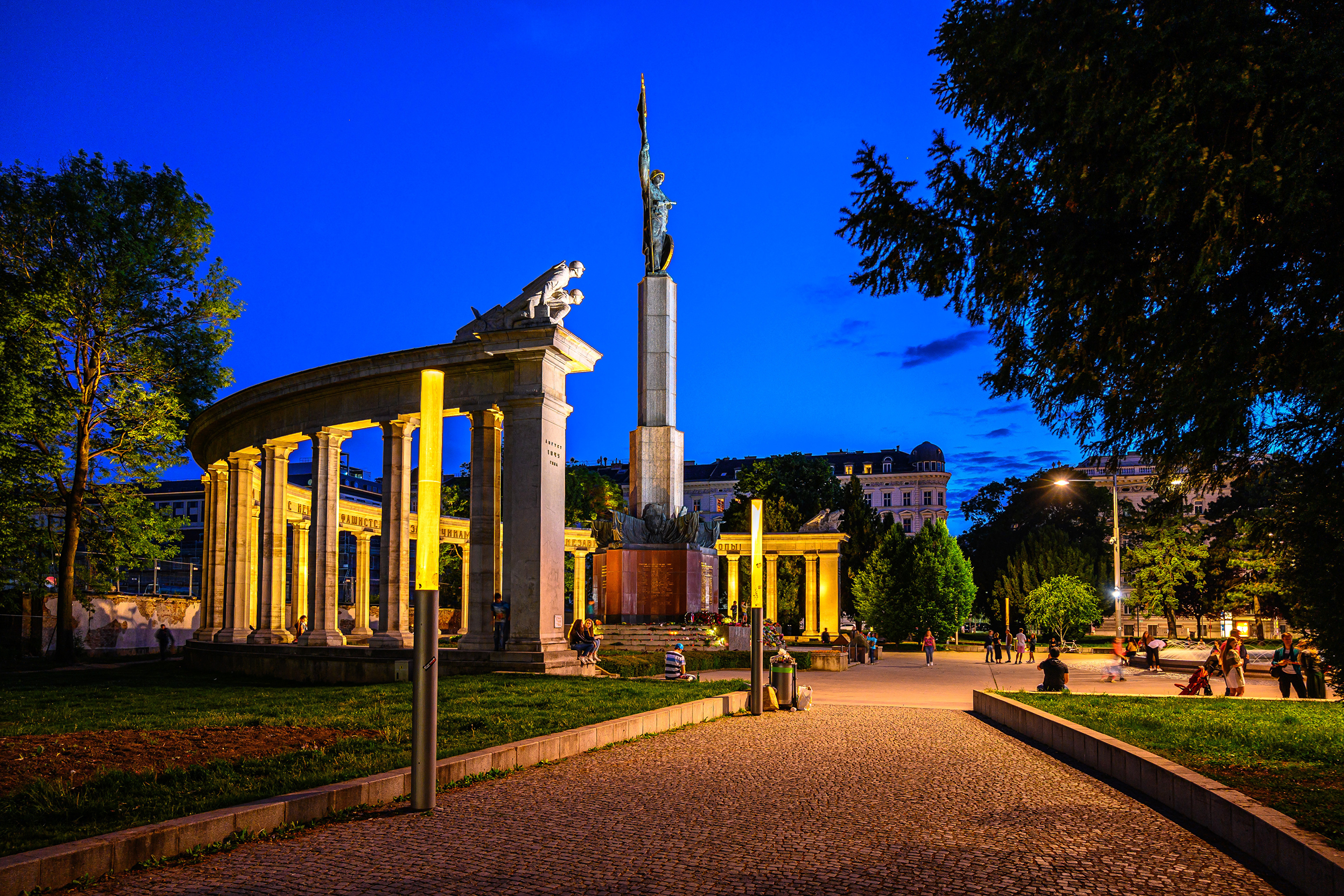 Wallpapers evening town square monuments evening on the desktop
