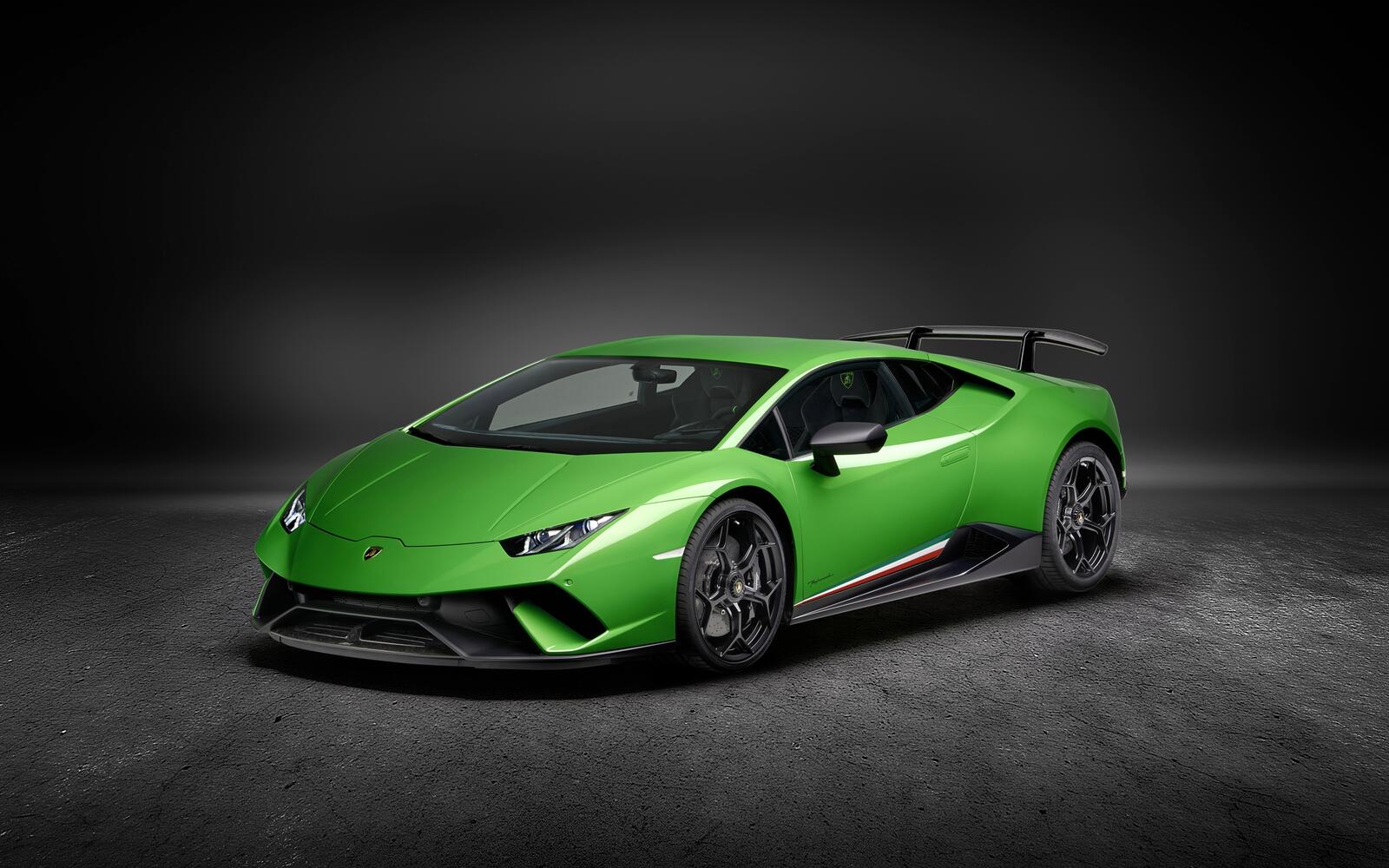 Free photo Green Lamborghini Huracan.