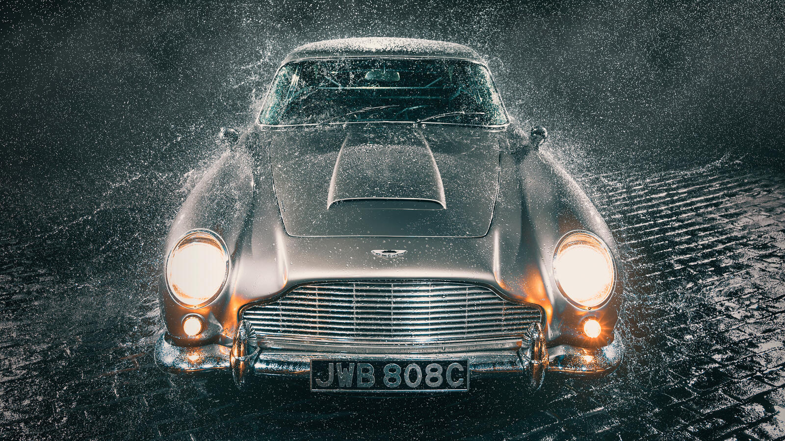 Free photo Aston Martin db5 in the rain.