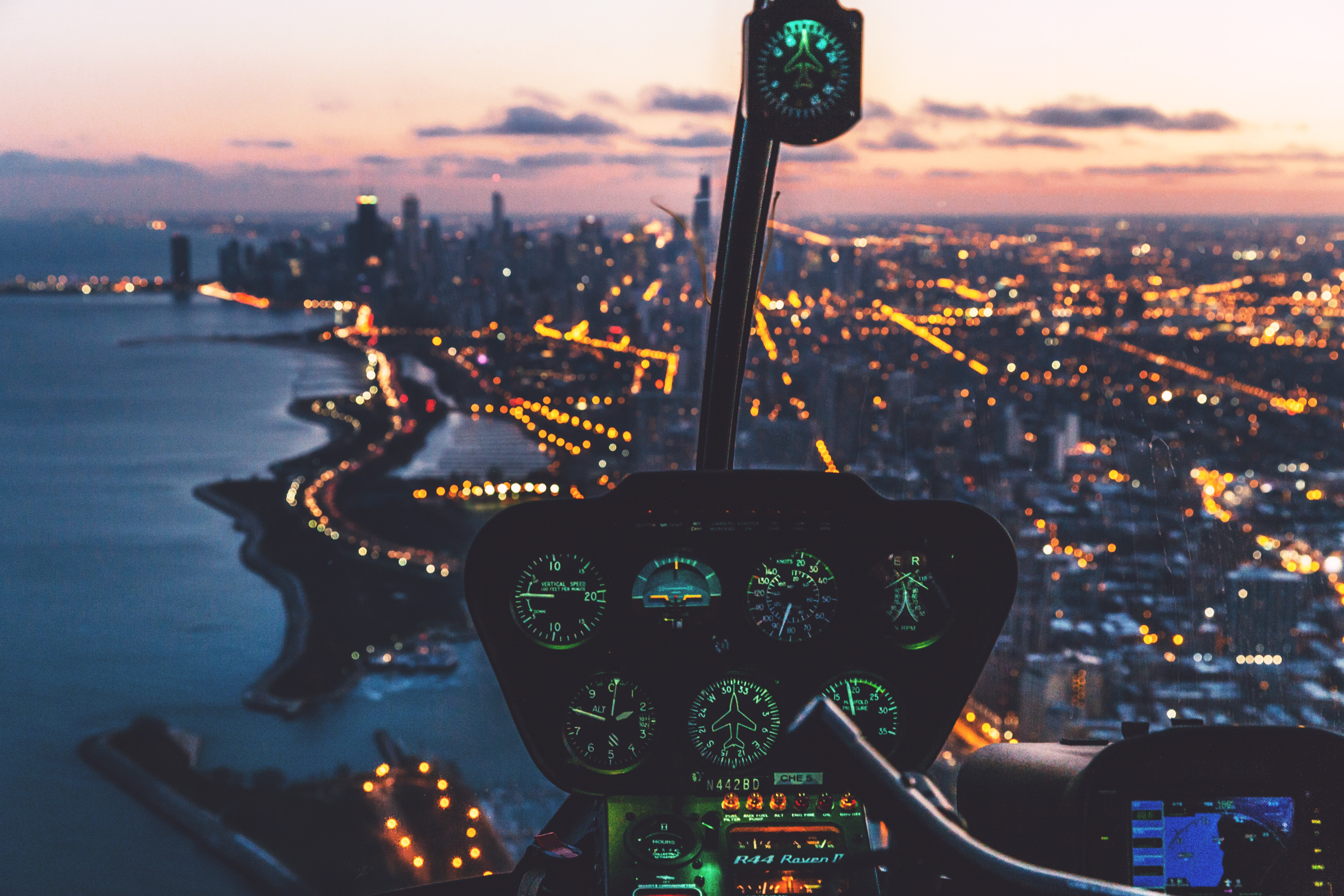 Free photo View of the evening city from a helicopter