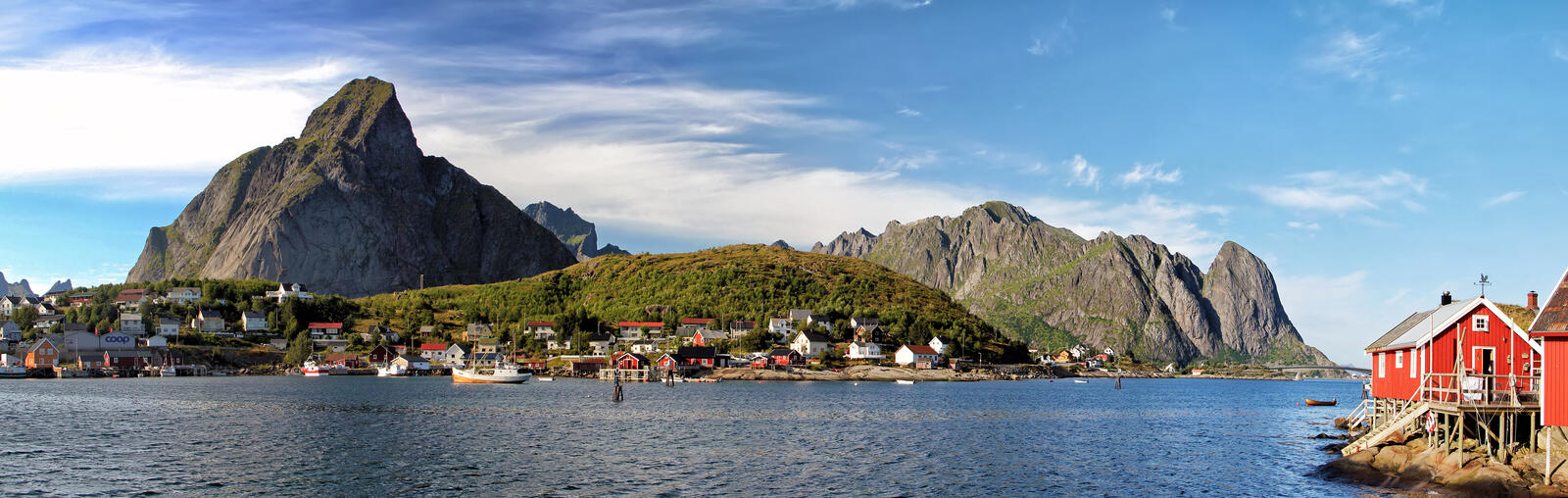 Обои дома норвежского типа Норвегия горы на рабочий стол