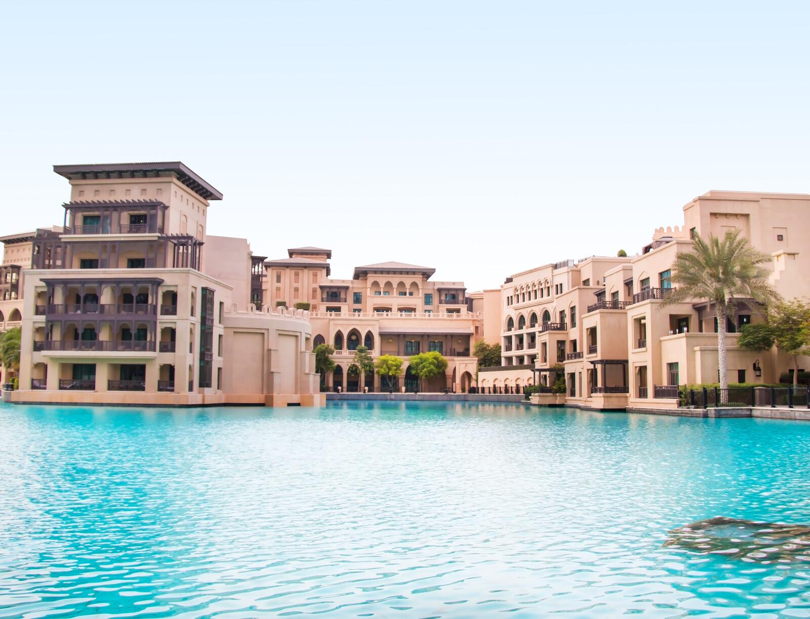 免费照片阿联酋一家酒店的蓝水游泳池