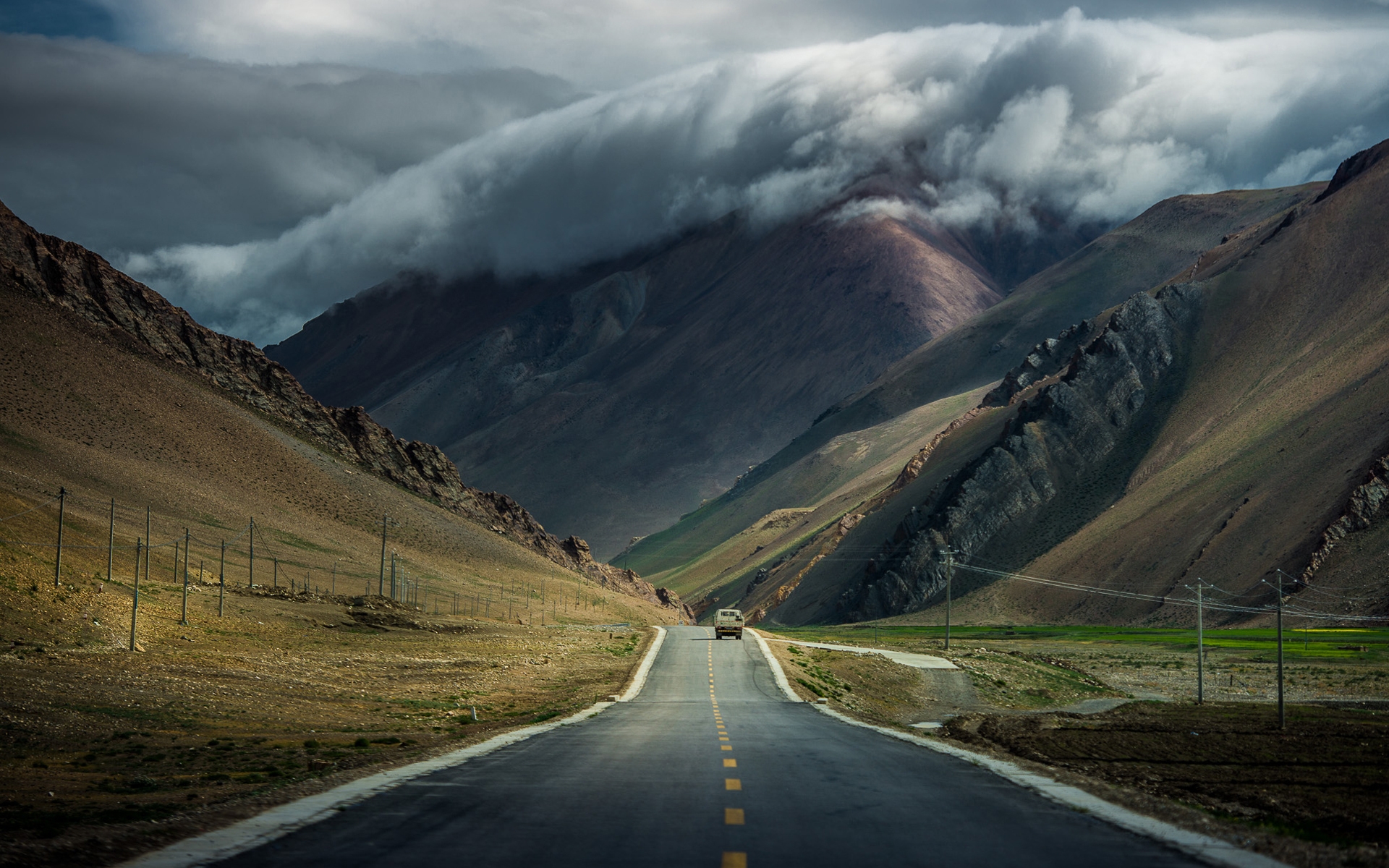 Фото бесплатно обои длинная дорога, асфальтированная дорога, горы