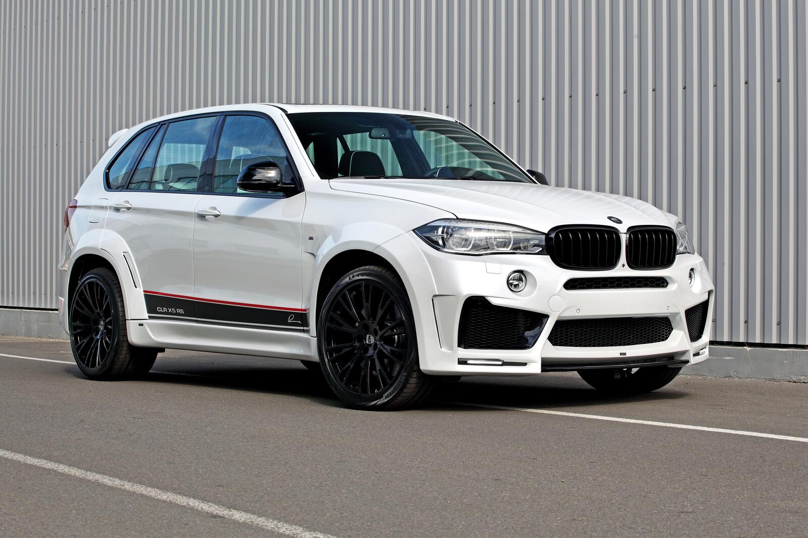 Wallpapers BMW X5 RS white jeep side view on the desktop