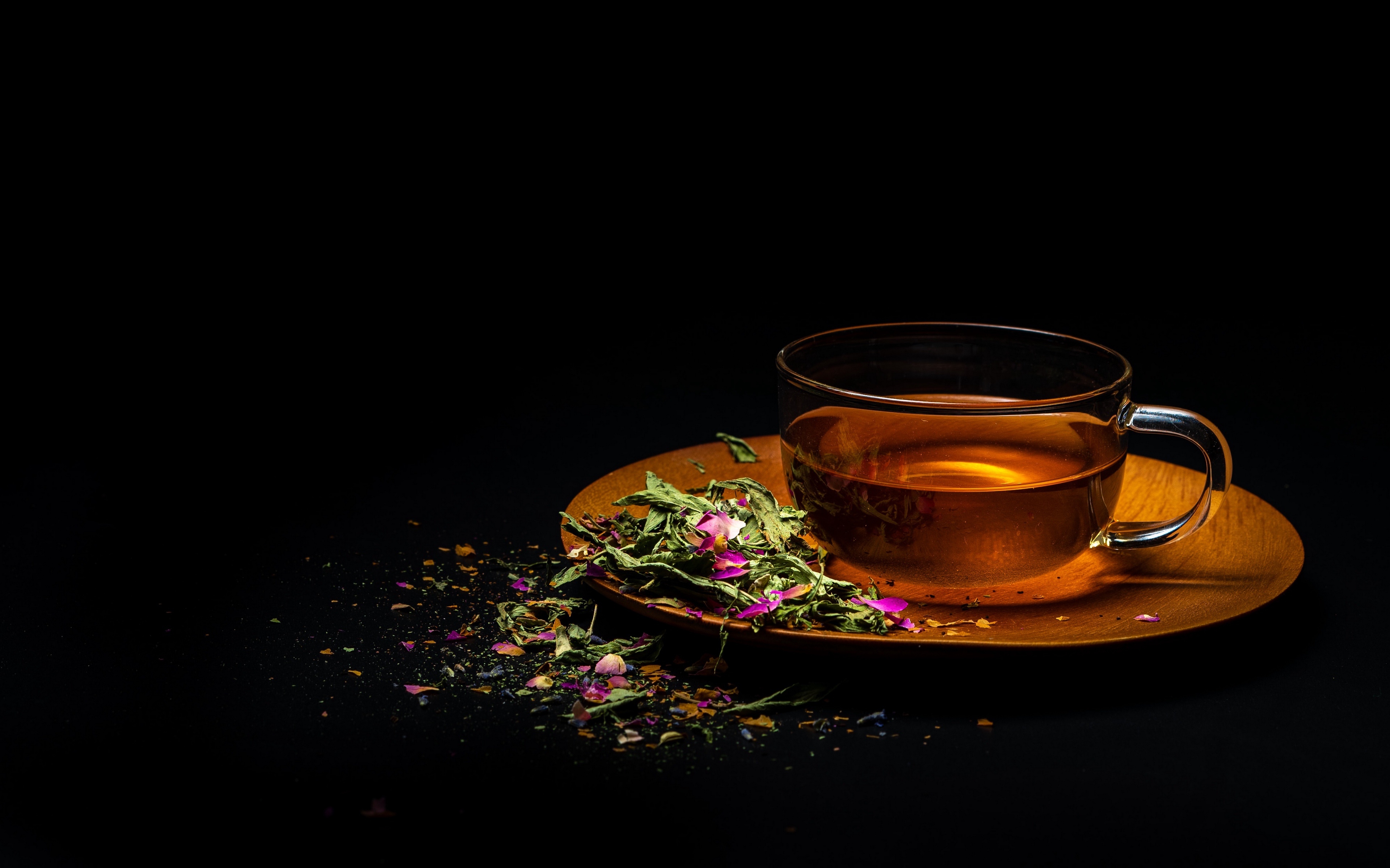 Бесплатное фото Чашка с чаем и лечебной травой