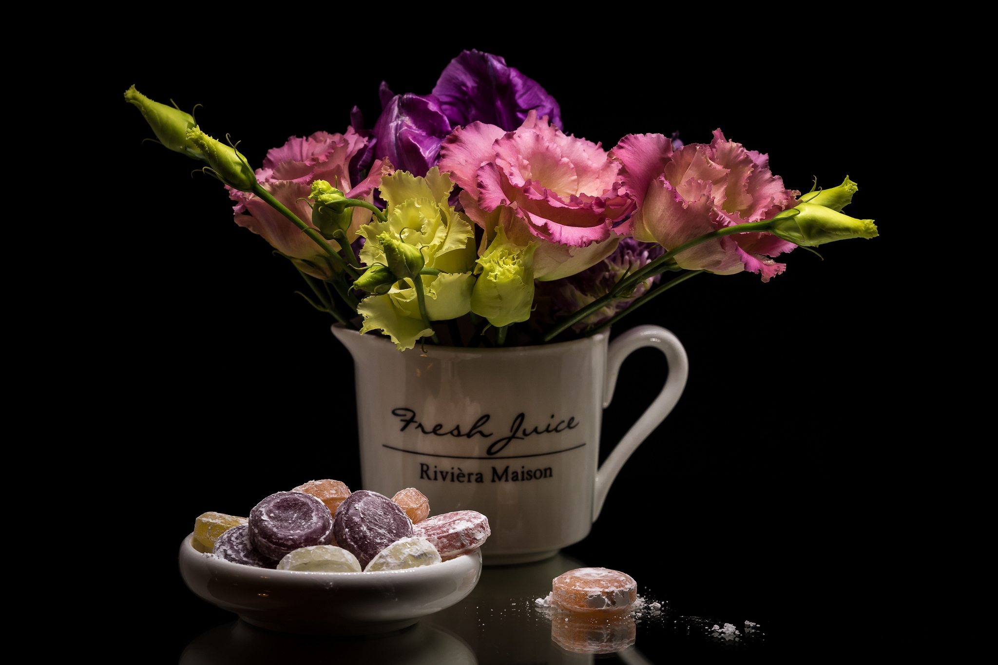 Wallpapers still life sweets black background on the desktop