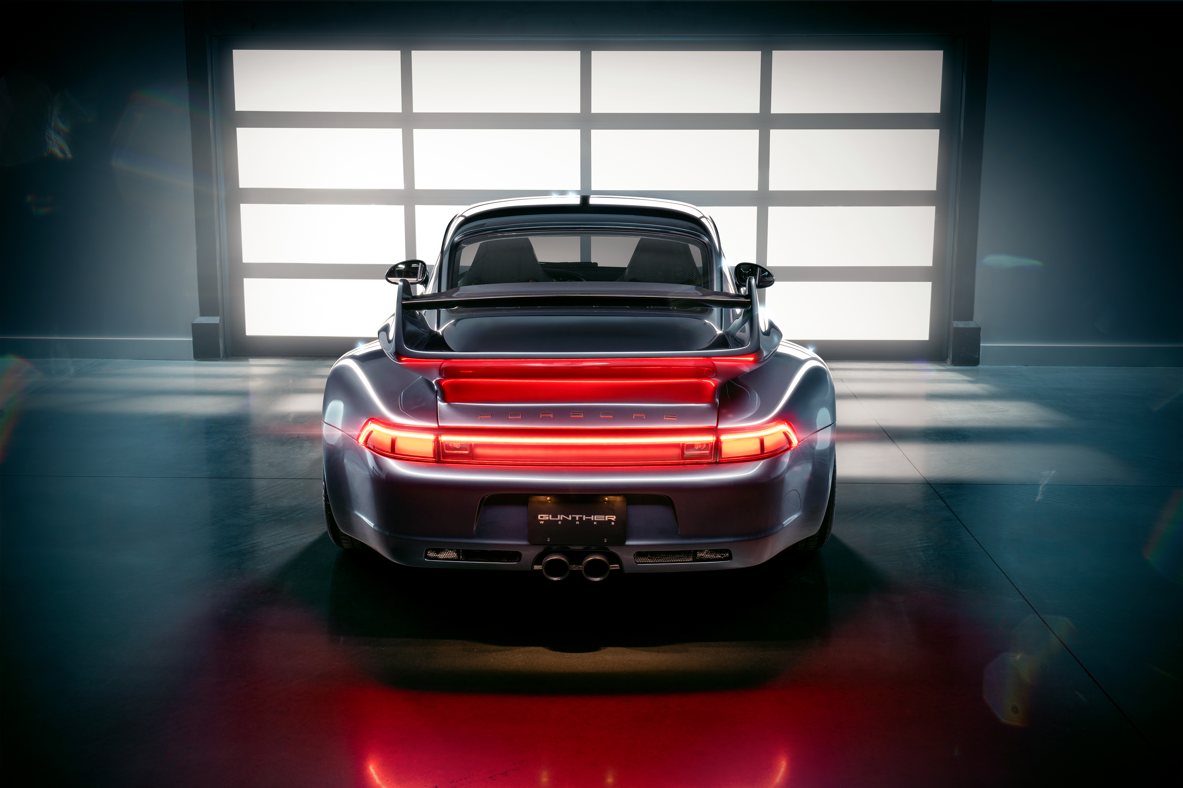 Бесплатное фото Porsche 911 2022 года вид сзади