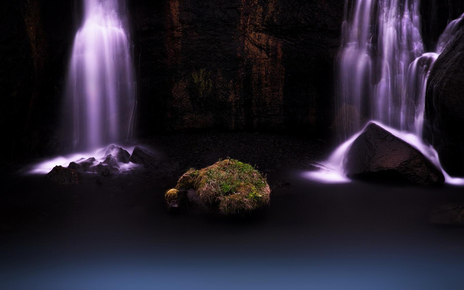 Free photo Double waterfall in a cave