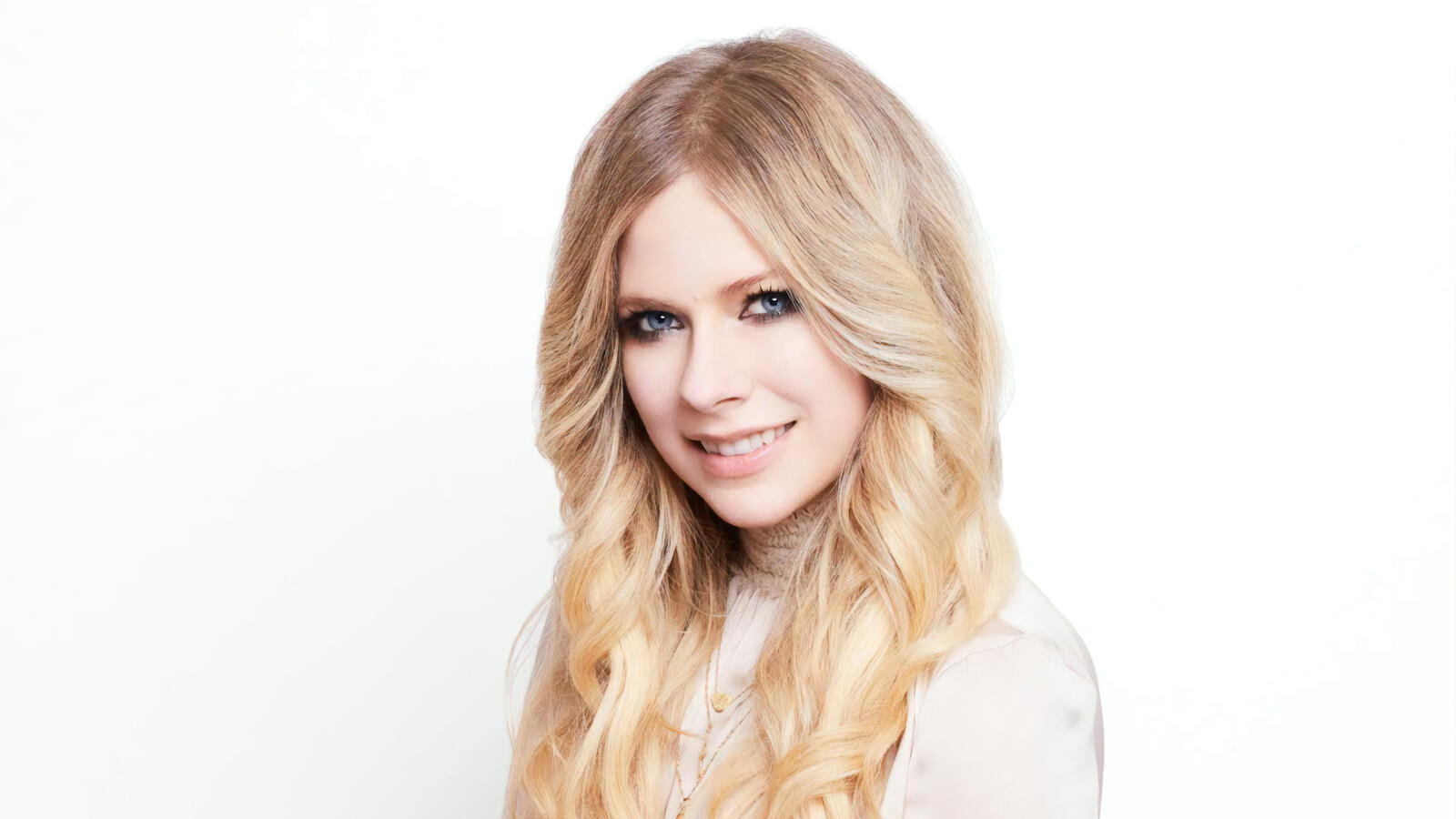 Wallpapers music Avril Lavigne blonde on the desktop