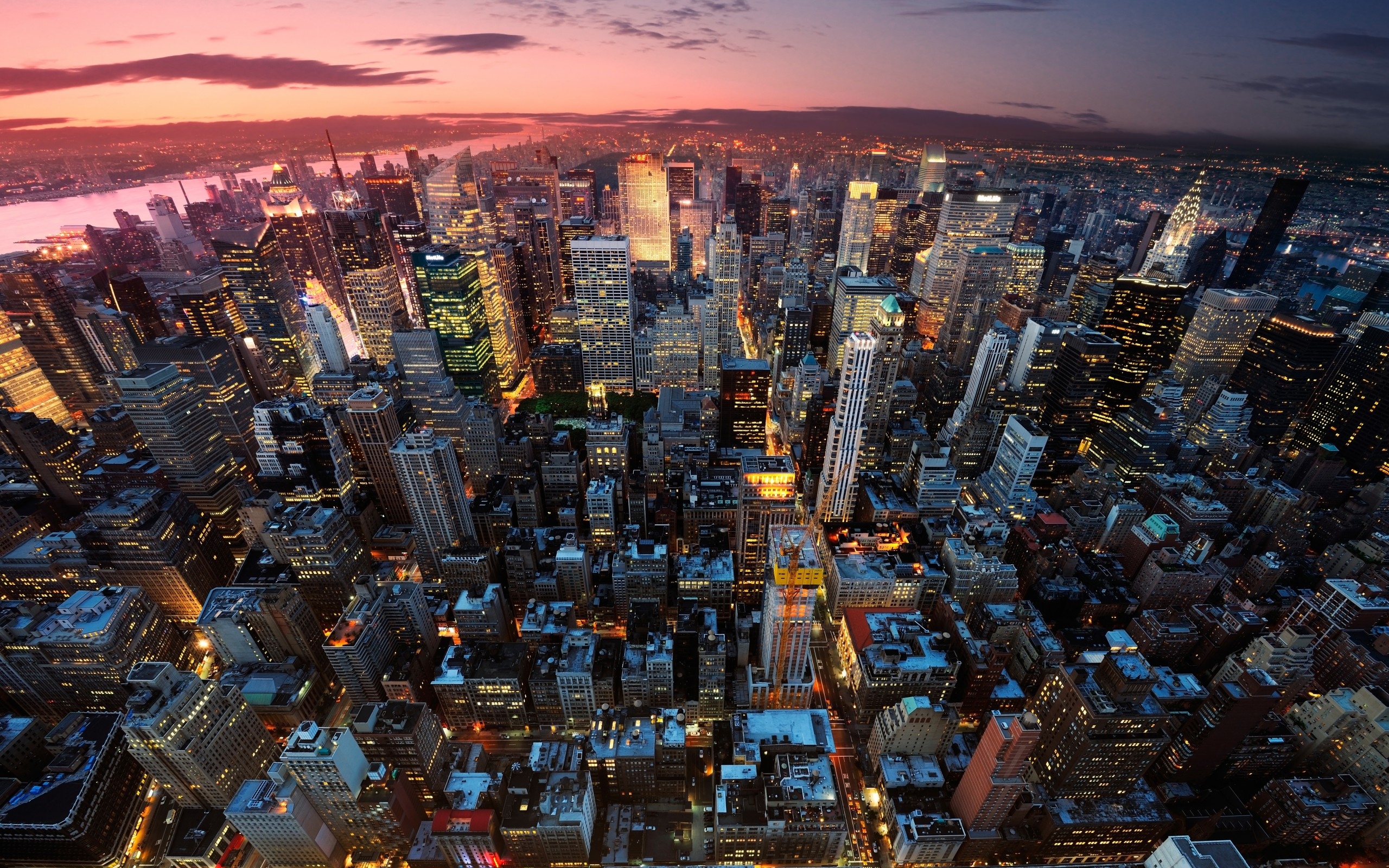 免费照片从高处俯瞰曼哈顿的夜景