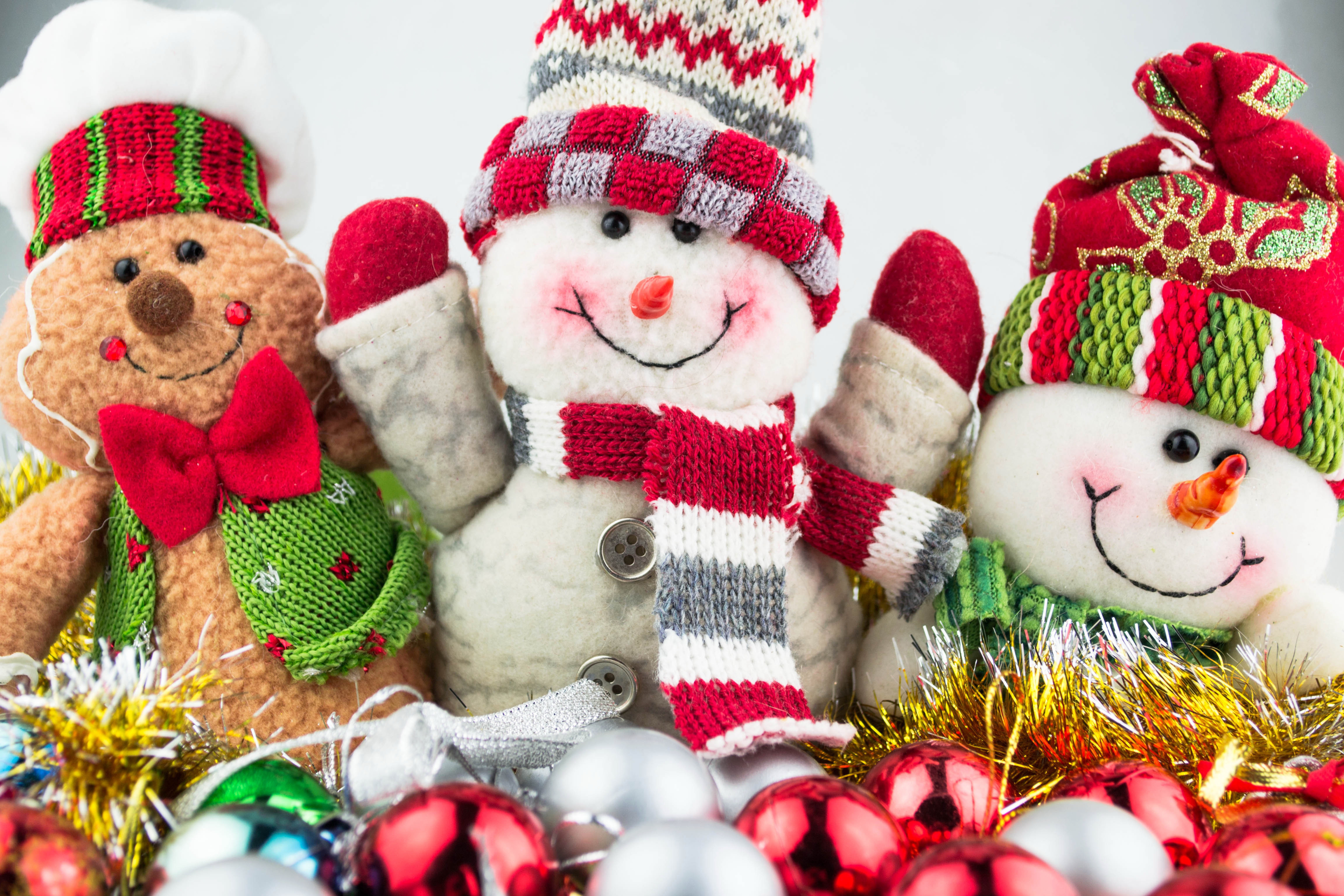 Фото бесплатно новогодние игрушки, снеговик, праздники