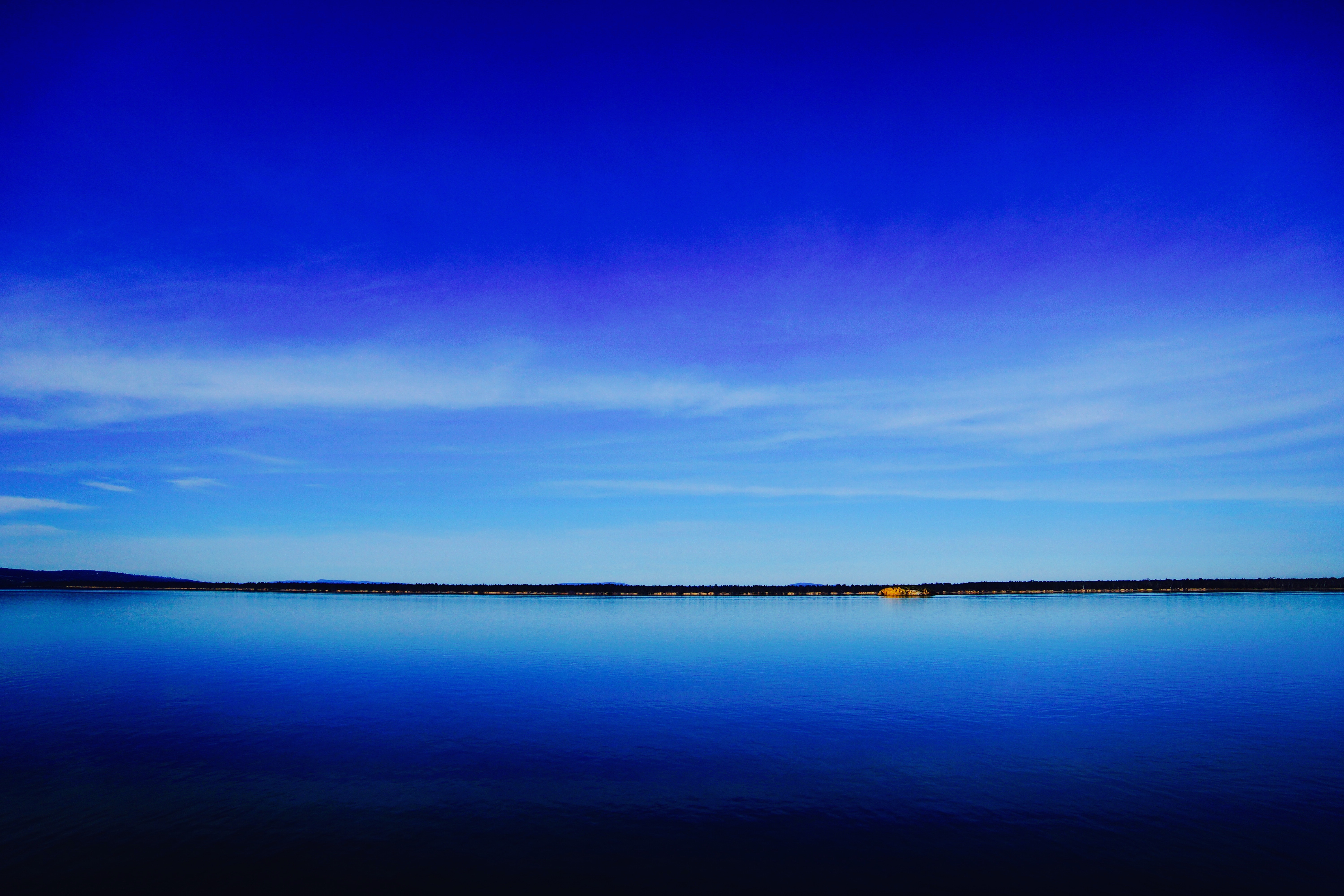 Обои озеро голубое небо на рабочий стол