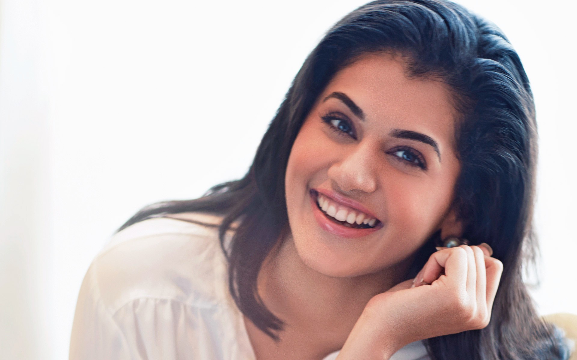 Photo free taapsee, grin, brunette