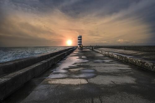 Photo lighthouse, sunset online for free