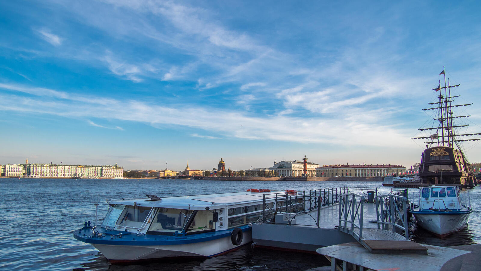 Обои Neva river Saint-Petersburg город на рабочий стол