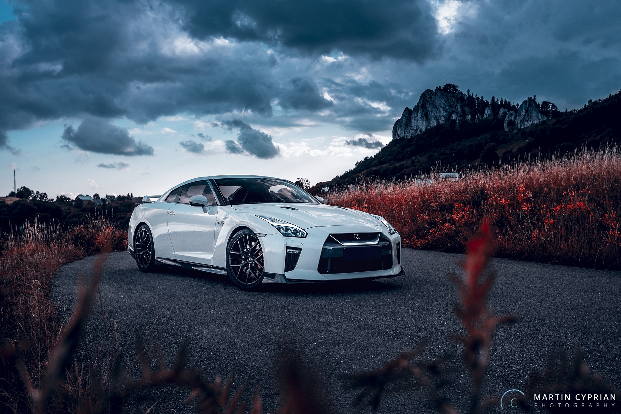 Wallpapers Nissan GTR white car coupe on the desktop
